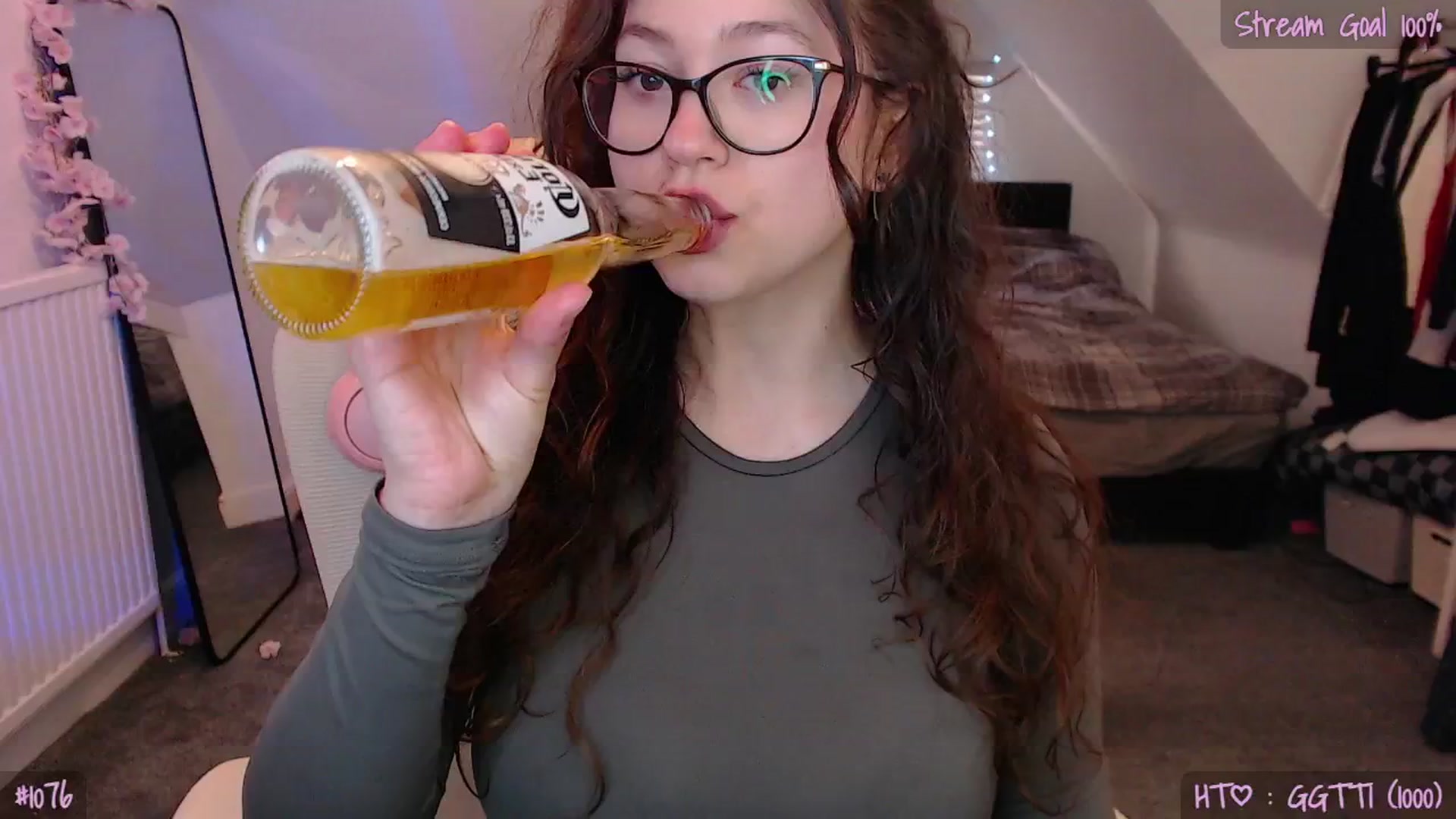 Gallery image thumbnail from AnnAngel1's myfreecams stream on, 04/27/2026, 18:36 image 17 of 20