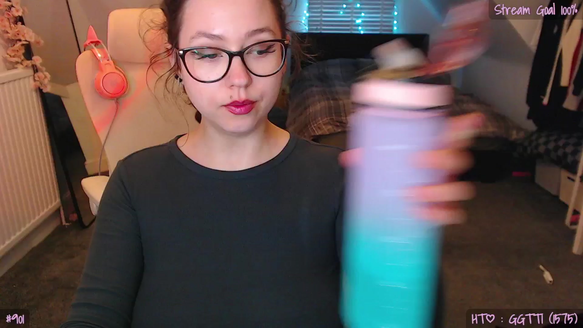 Gallery image thumbnail from AnnAngel1's myfreecams stream on, 04/28/2026, 19:17 image 6 of 20
