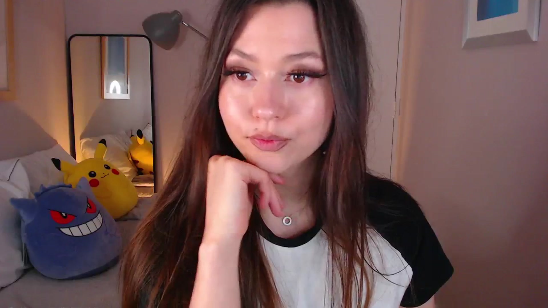 Gallery image thumbnail from AnnAngelx's myfreecams stream on, 03/17/2024, 20:09 image 13 of 20