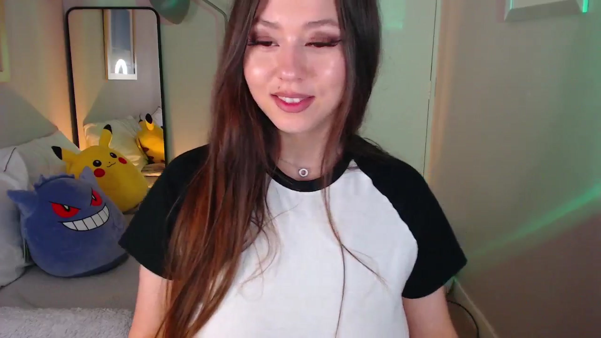 Gallery image thumbnail from AnnAngelx's myfreecams stream on, 03/17/2024, 20:09 image 10 of 20
