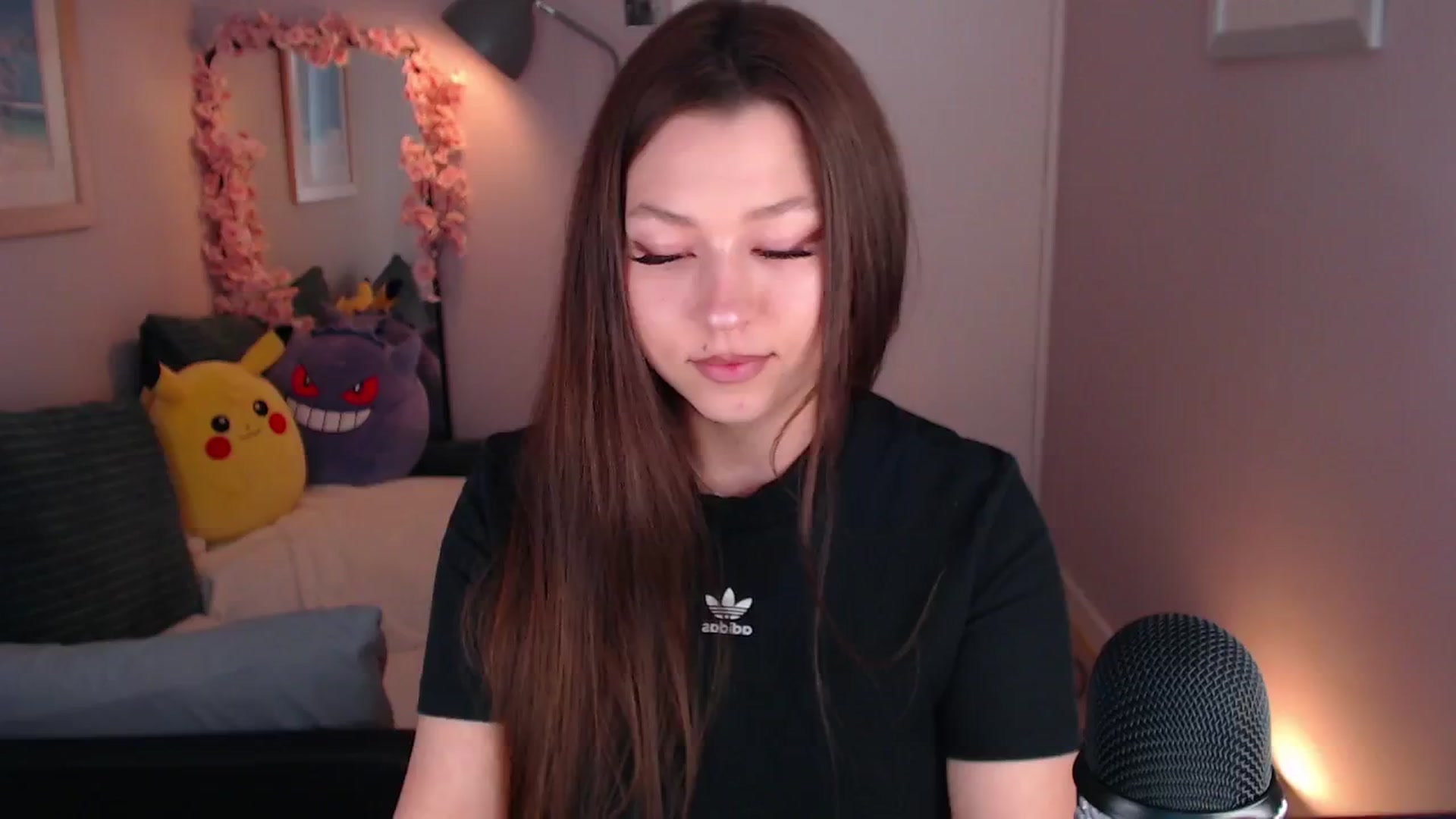 Gallery image thumbnail from AnnAngelx's myfreecams stream on, 06/05/2024, 19:17 image 2 of 20