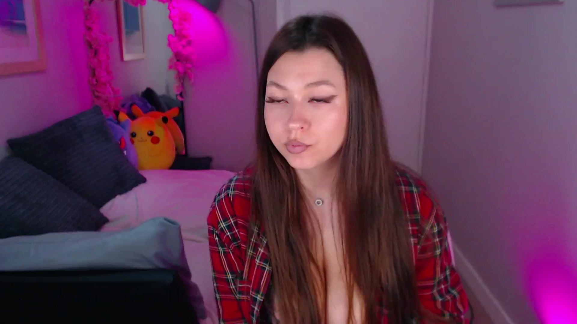 Gallery image thumbnail from AnnAngelx's myfreecams stream on, 06/09/2024, 22:32 image 6 of 20