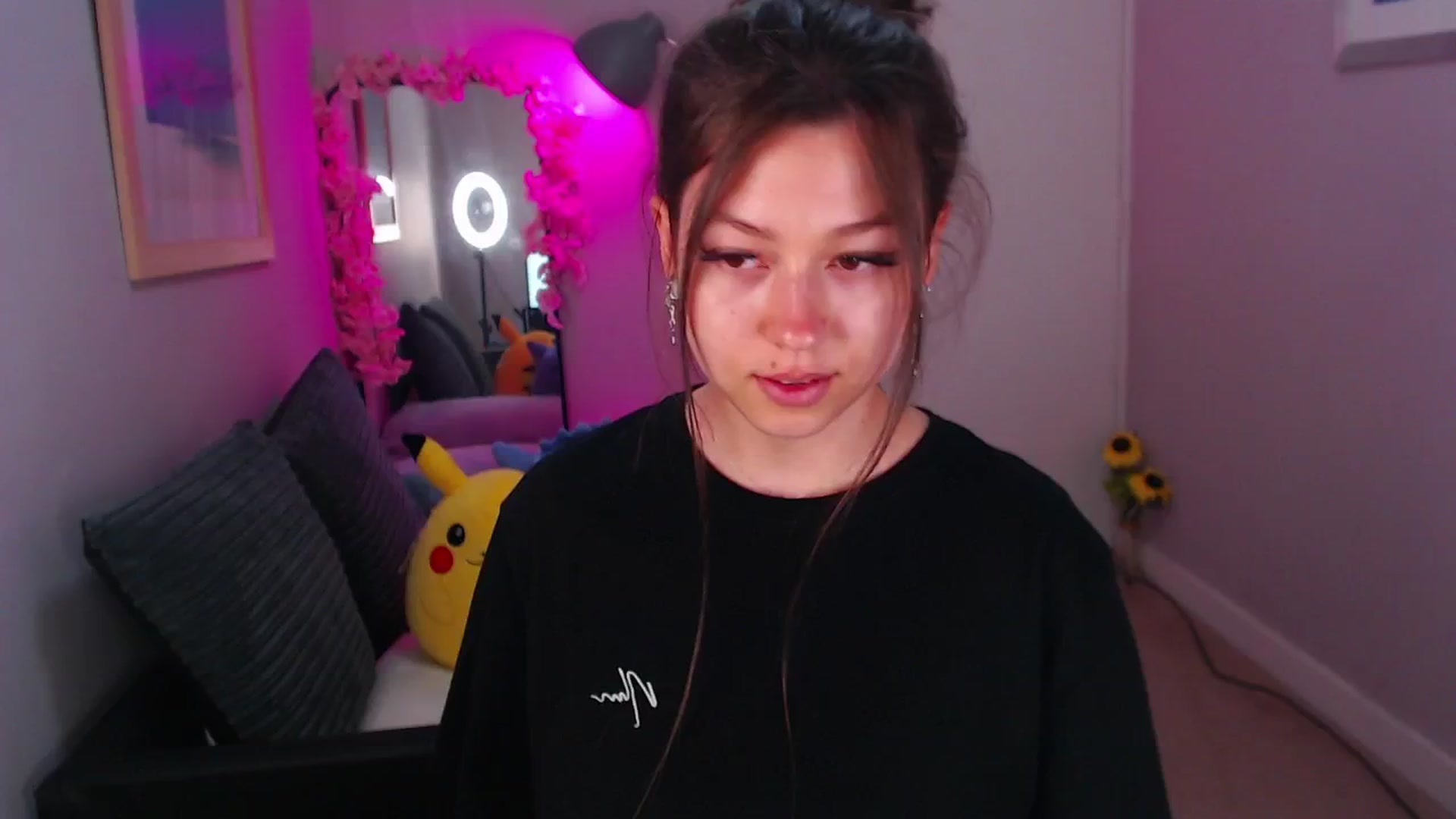 Gallery image thumbnail from AnnAngelx's myfreecams stream on, 06/25/2024, 22:00 image 17 of 20