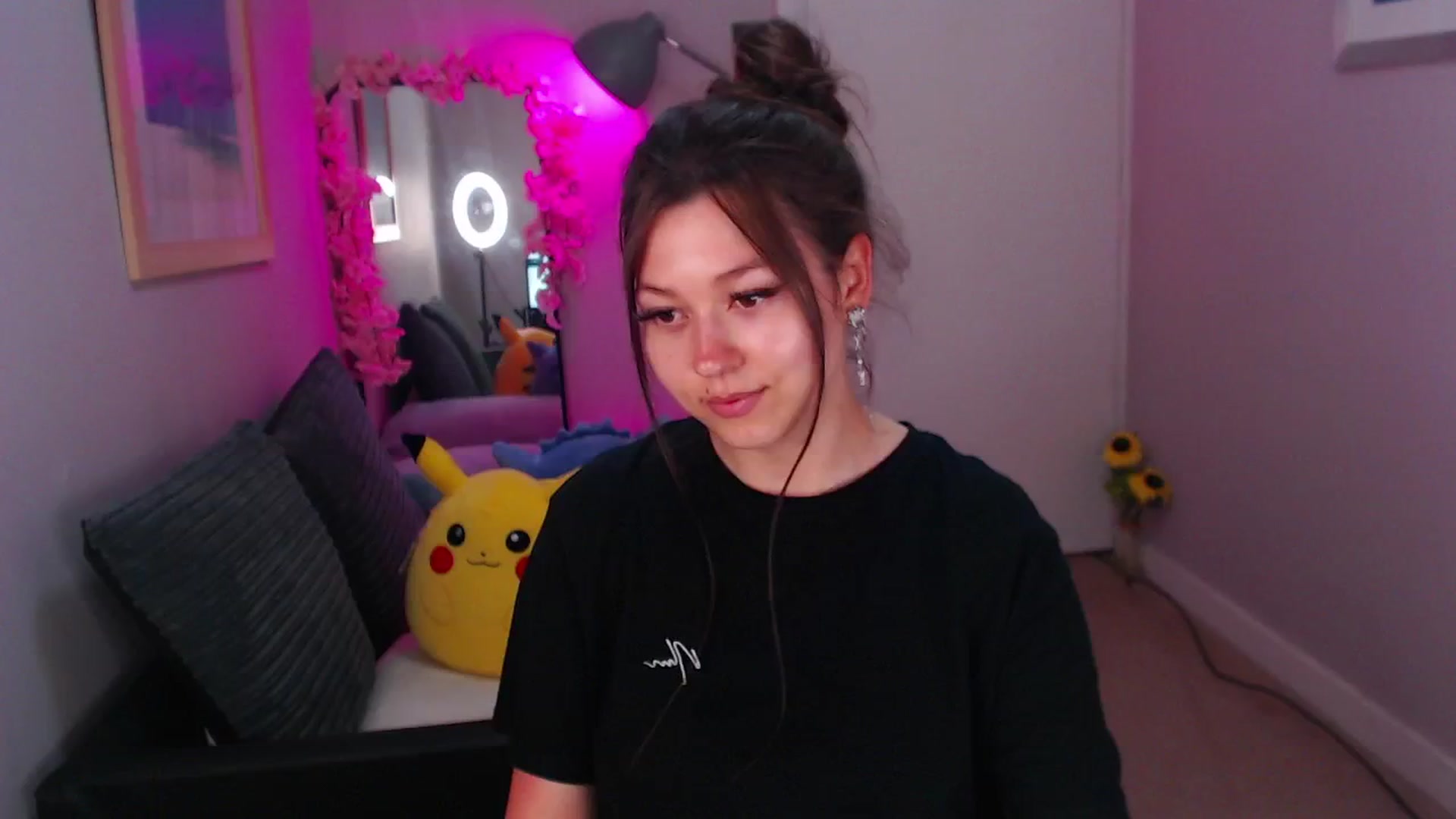Gallery image thumbnail from AnnAngelx's myfreecams stream on, 06/25/2024, 22:00 image 6 of 20