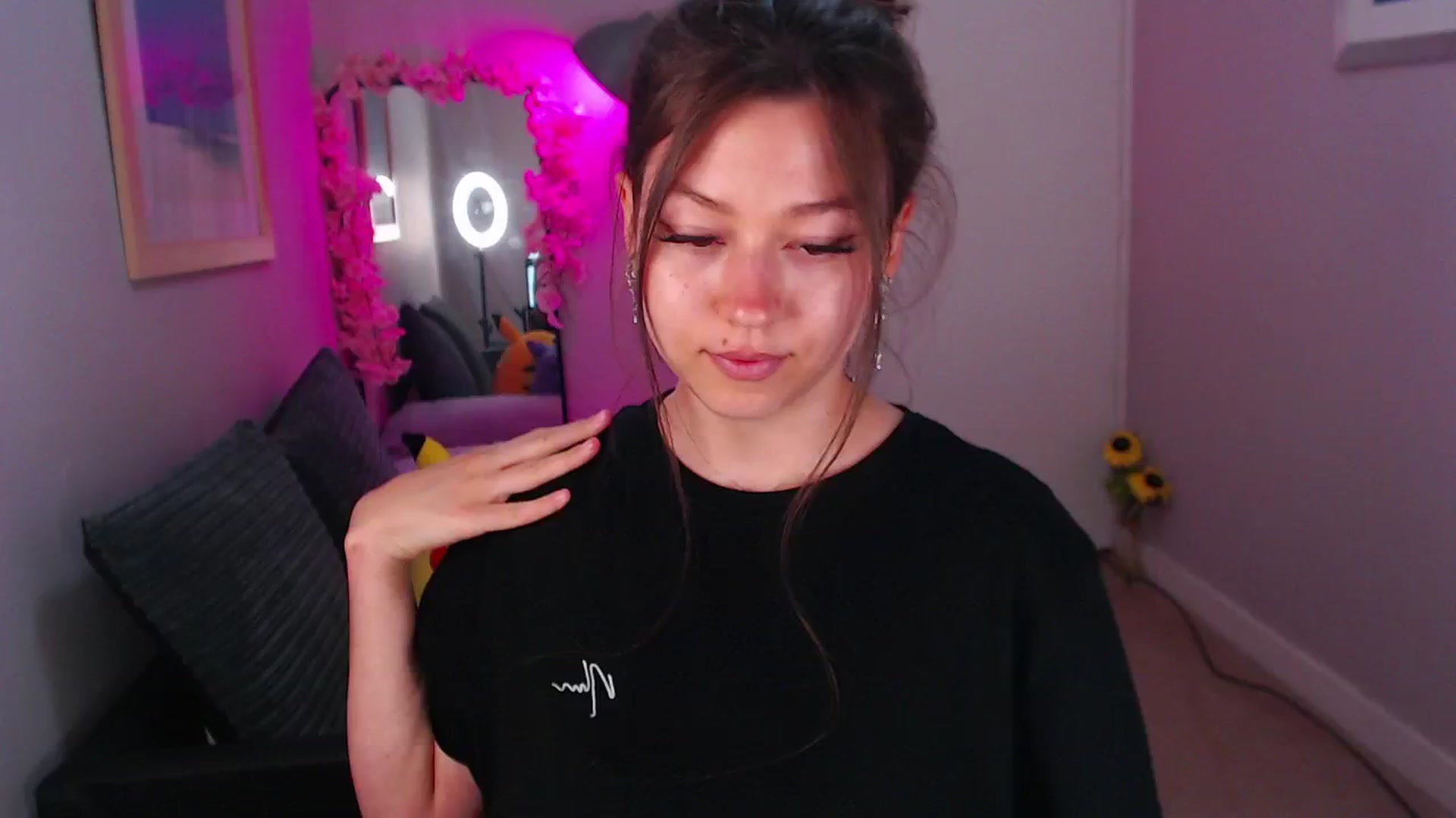 Gallery image thumbnail from AnnAngelx's myfreecams stream on, 06/25/2024, 22:00 image 20 of 20