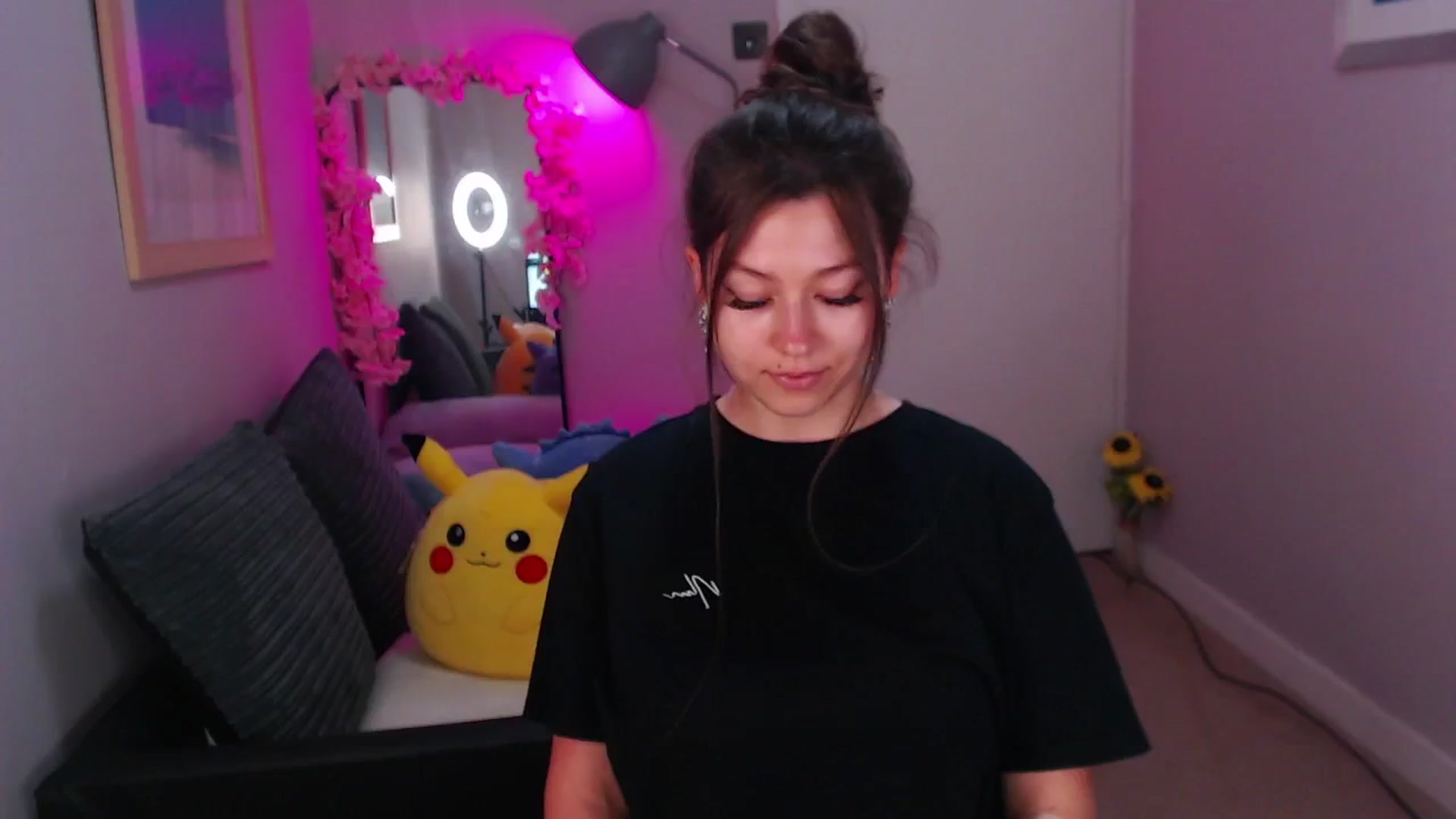 Gallery image thumbnail from AnnAngelx's myfreecams stream on, 06/25/2024, 22:00 image 3 of 20