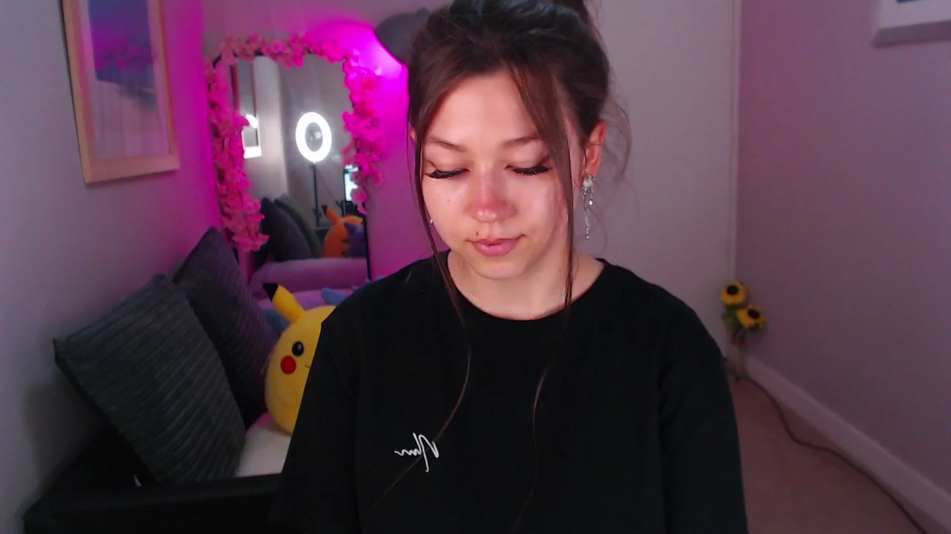 Gallery image thumbnail from AnnAngelx's myfreecams stream on, 06/25/2024, 22:00 image 8 of 20