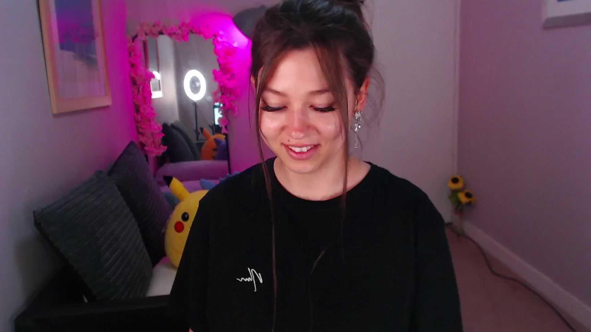 Gallery image thumbnail from AnnAngelx's myfreecams stream on, 06/25/2024, 22:00 image 15 of 20