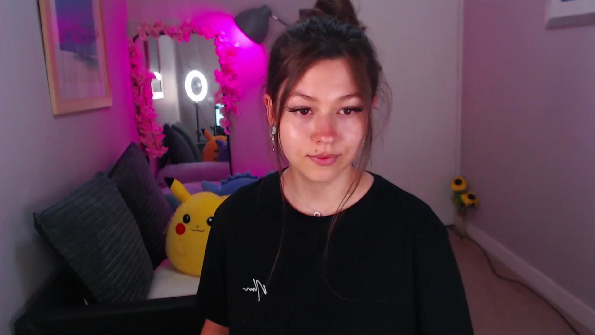 Gallery image thumbnail from AnnAngelx's myfreecams stream on, 06/25/2024, 22:00 image 19 of 20