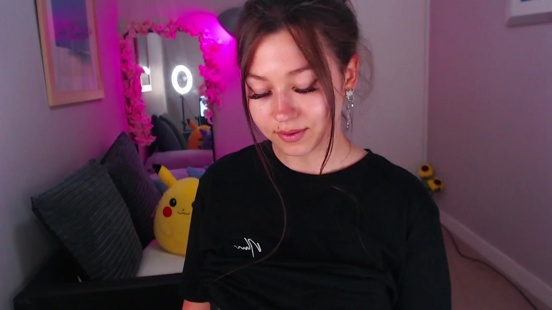 Gallery image thumbnail from AnnAngelx's myfreecams stream on, 06/25/2024, 22:00 image 2 of 20