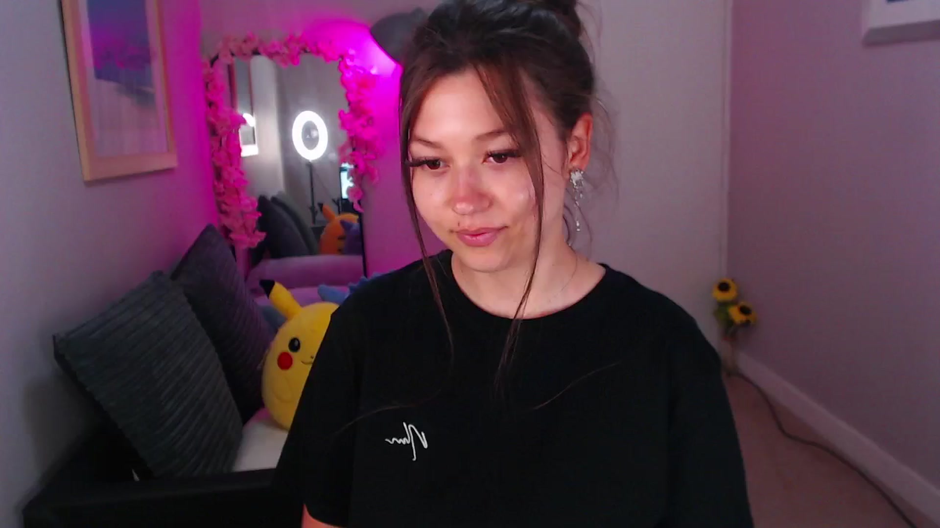 Gallery image thumbnail from AnnAngelx's myfreecams stream on, 06/25/2024, 22:00 image 16 of 20