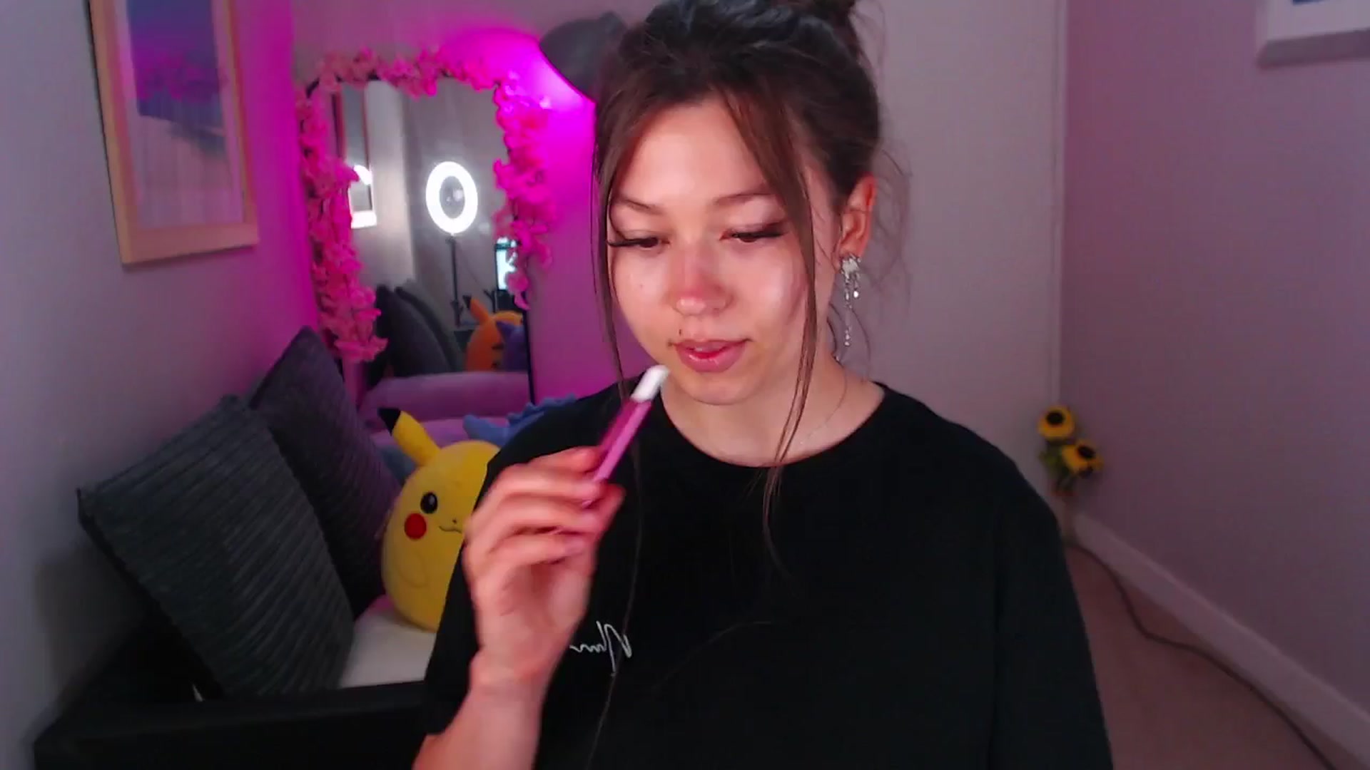 Gallery image thumbnail from AnnAngelx's myfreecams stream on, 06/25/2024, 22:00 image 18 of 20