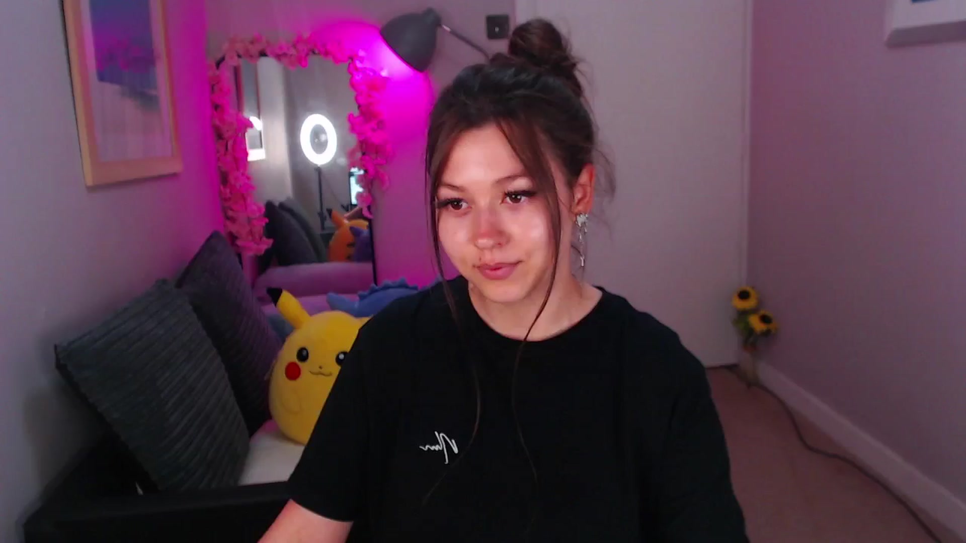 Gallery image thumbnail from AnnAngelx's myfreecams stream on, 06/25/2024, 22:00 image 7 of 20