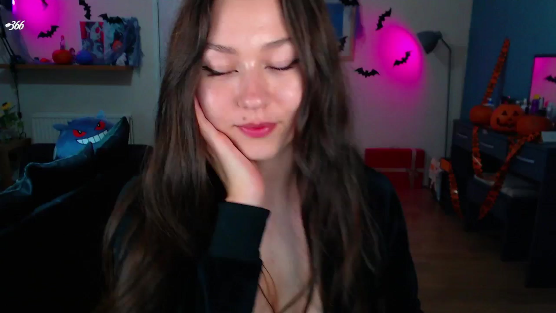 Gallery image thumbnail from AnnAngelx's myfreecams stream on, 10/07/2024, 21:24 image 16 of 20