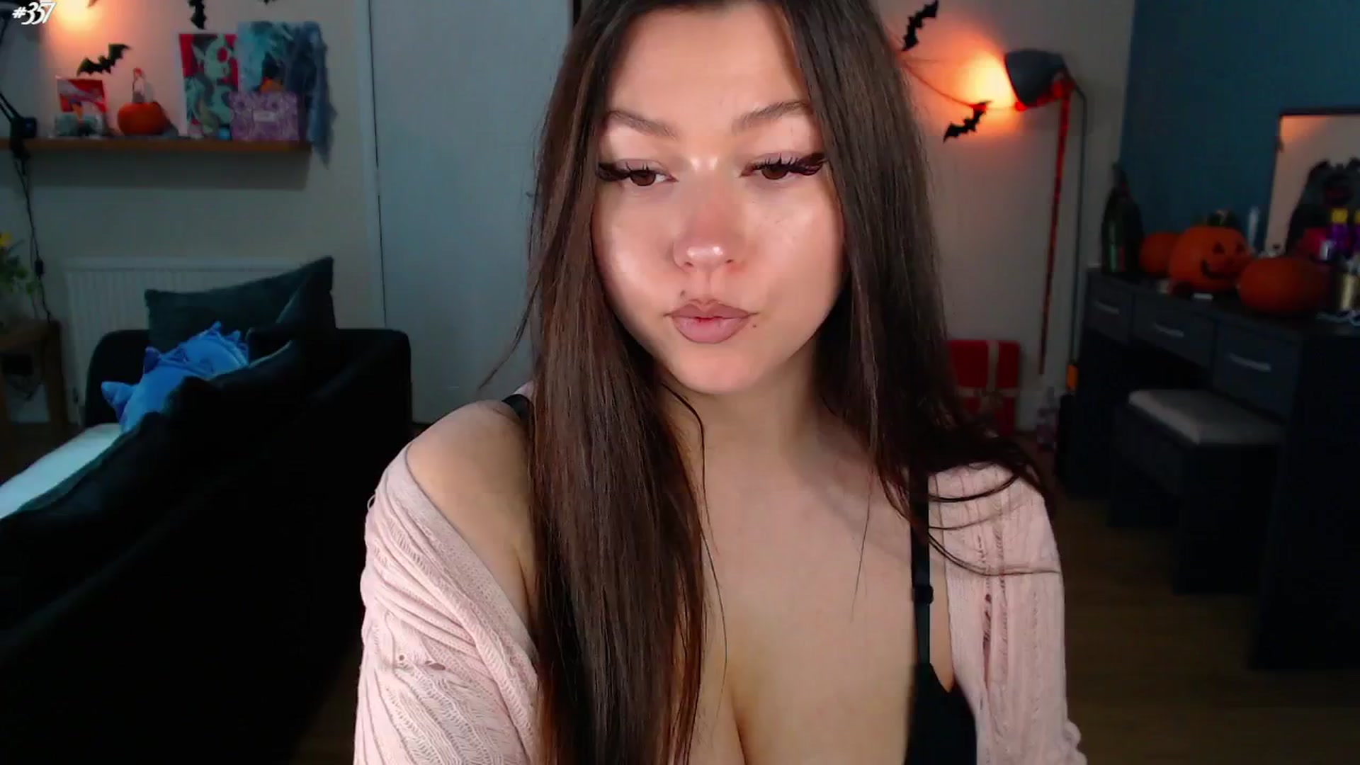 Gallery image thumbnail from AnnAngelx's myfreecams stream on, 10/28/2024, 16:17 image 4 of 20