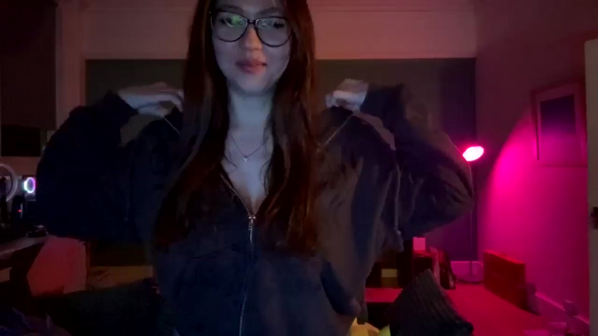 Gallery image thumbnail from AnnAngelx's myfreecams stream on, 11/24/2024, 23:38 image 17 of 20