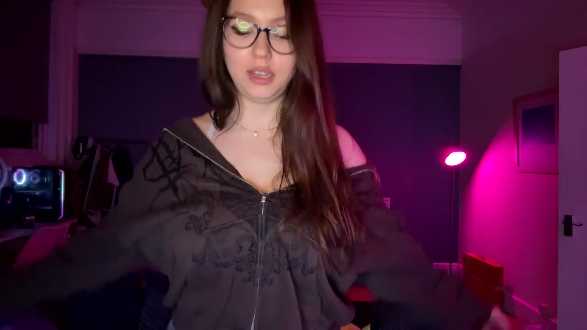 Gallery image thumbnail from AnnAngelx's myfreecams stream on, 11/24/2024, 23:38 image 10 of 20