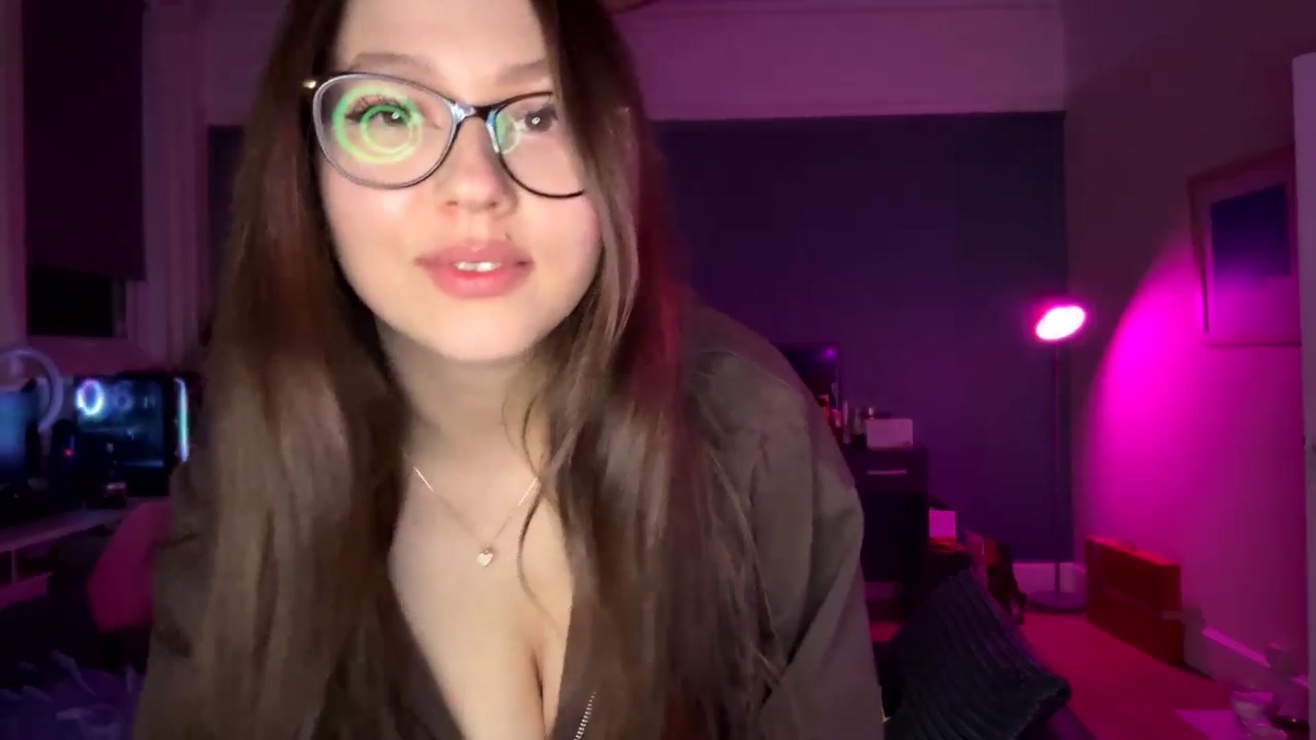 Gallery image thumbnail from AnnAngelx's myfreecams stream on, 11/24/2024, 23:38 image 2 of 20