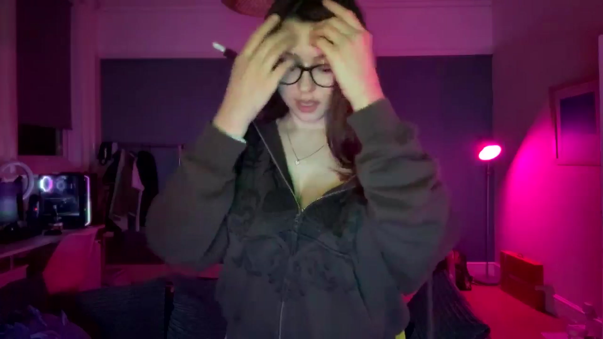 Gallery image thumbnail from AnnAngelx's myfreecams stream on, 11/24/2024, 23:38 image 13 of 20