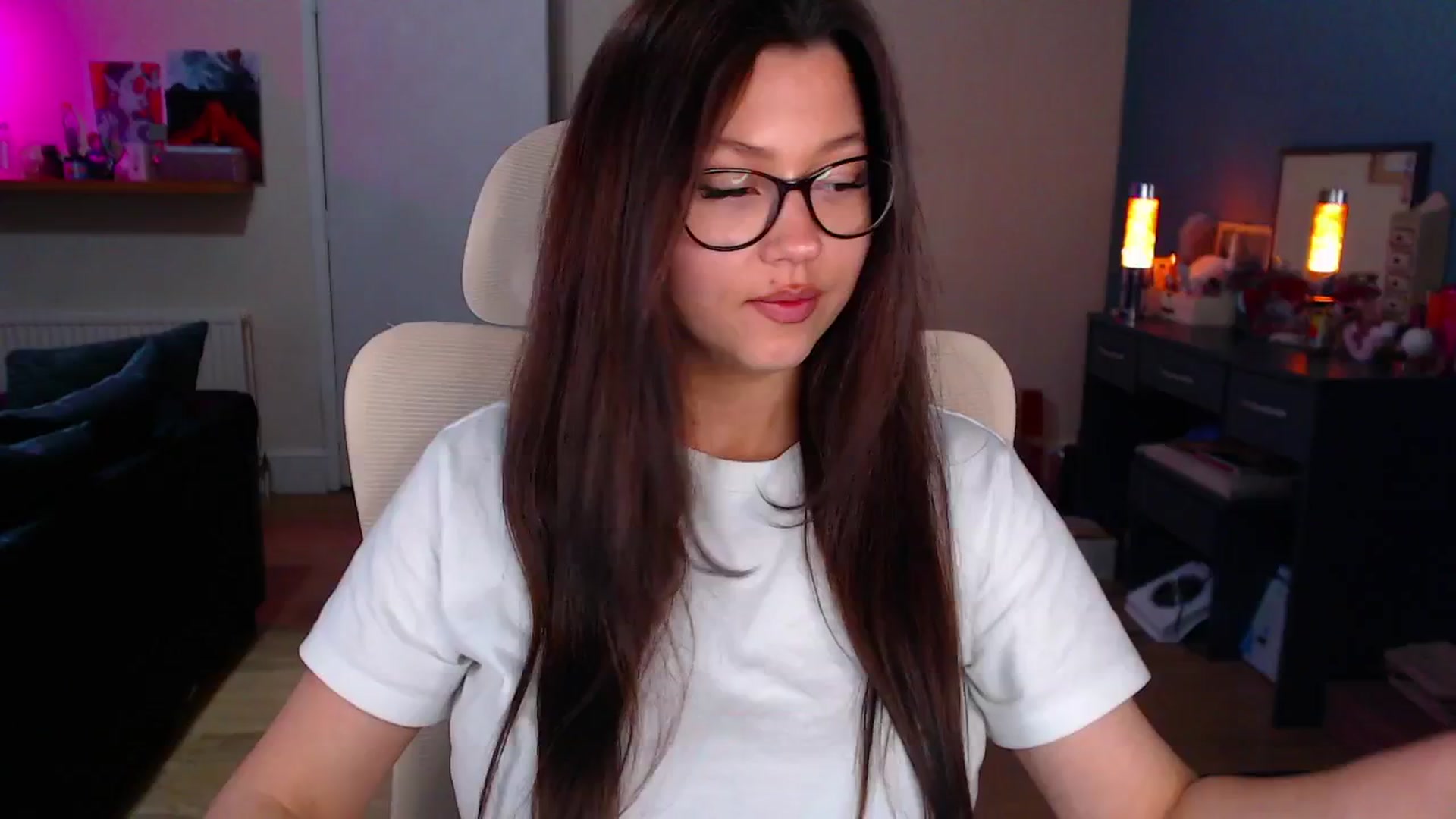 Gallery image thumbnail from AnnAngelx's myfreecams stream on, 03/31/2025, 21:13 image 2 of 20