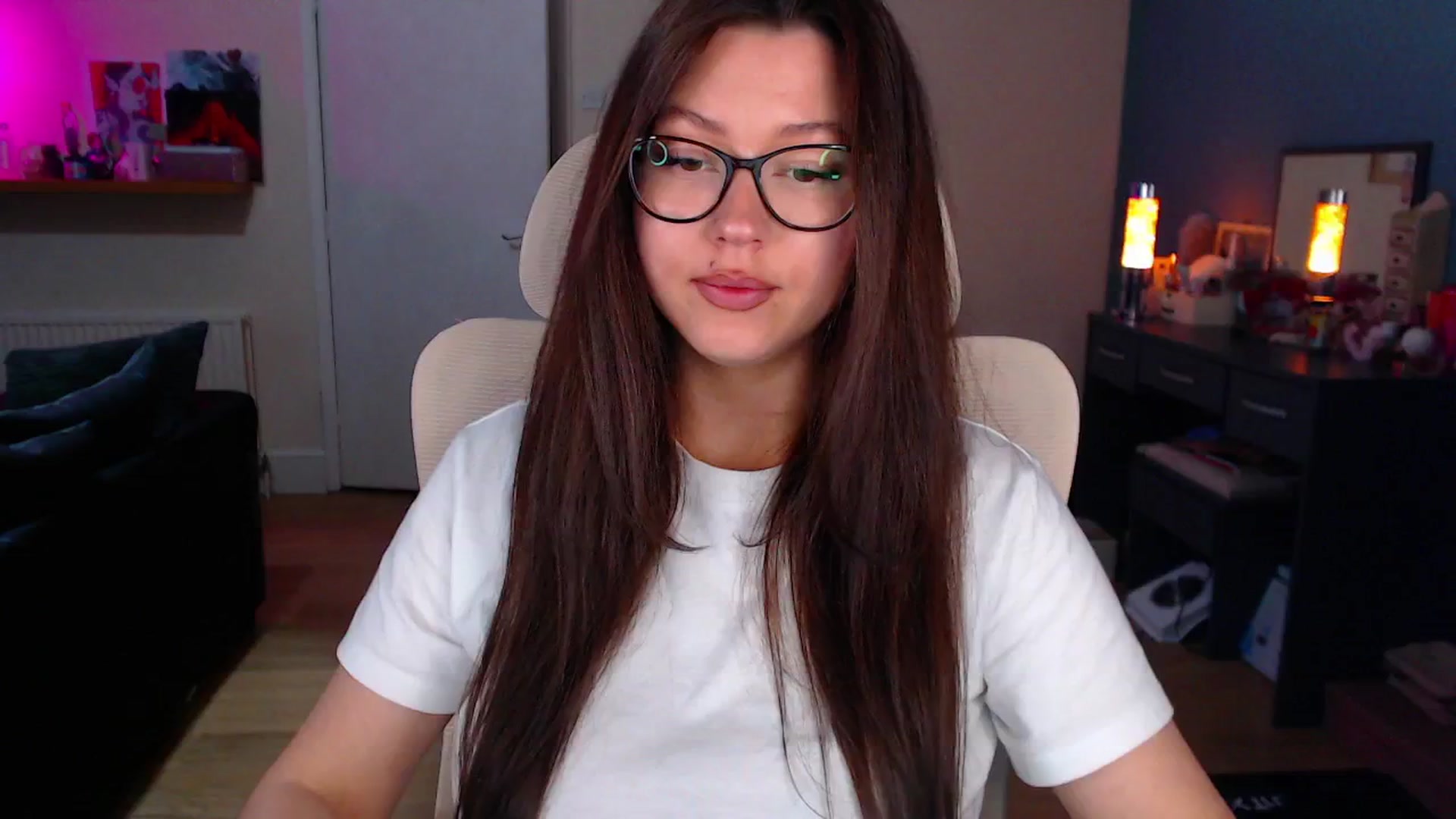 Gallery image thumbnail from AnnAngelx's myfreecams stream on, 03/31/2025, 21:13 image 1 of 20