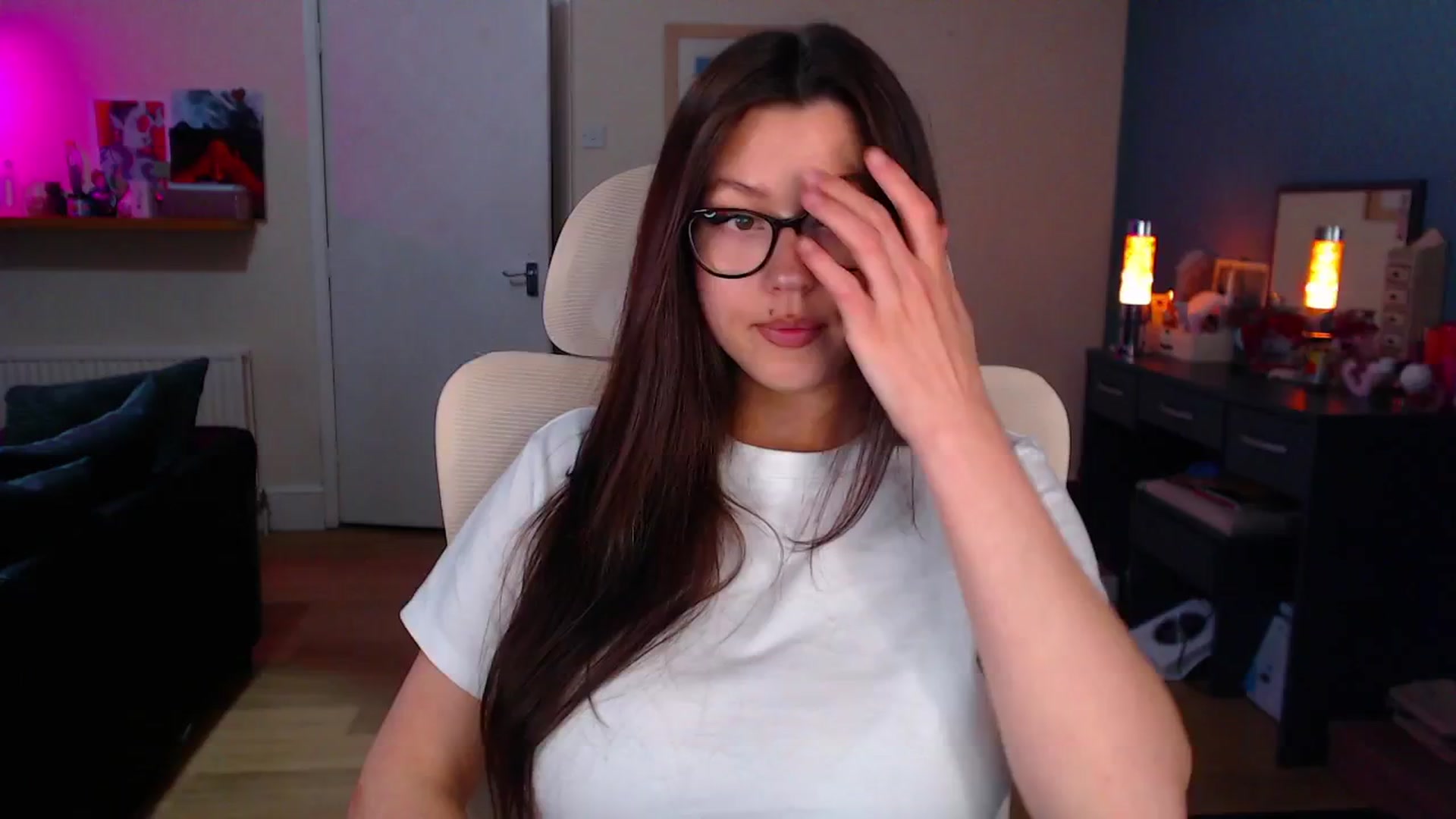 Gallery image thumbnail from AnnAngelx's myfreecams stream on, 03/31/2025, 21:13 image 4 of 20