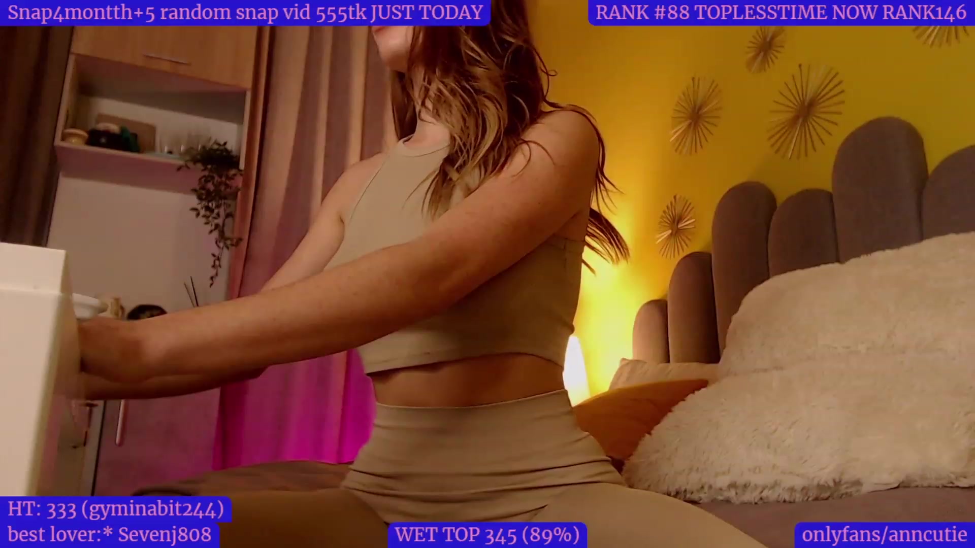 Gallery image thumbnail from AnnCutie's myfreecams stream on, 11/15/2022, 17:38 image 16 of 20