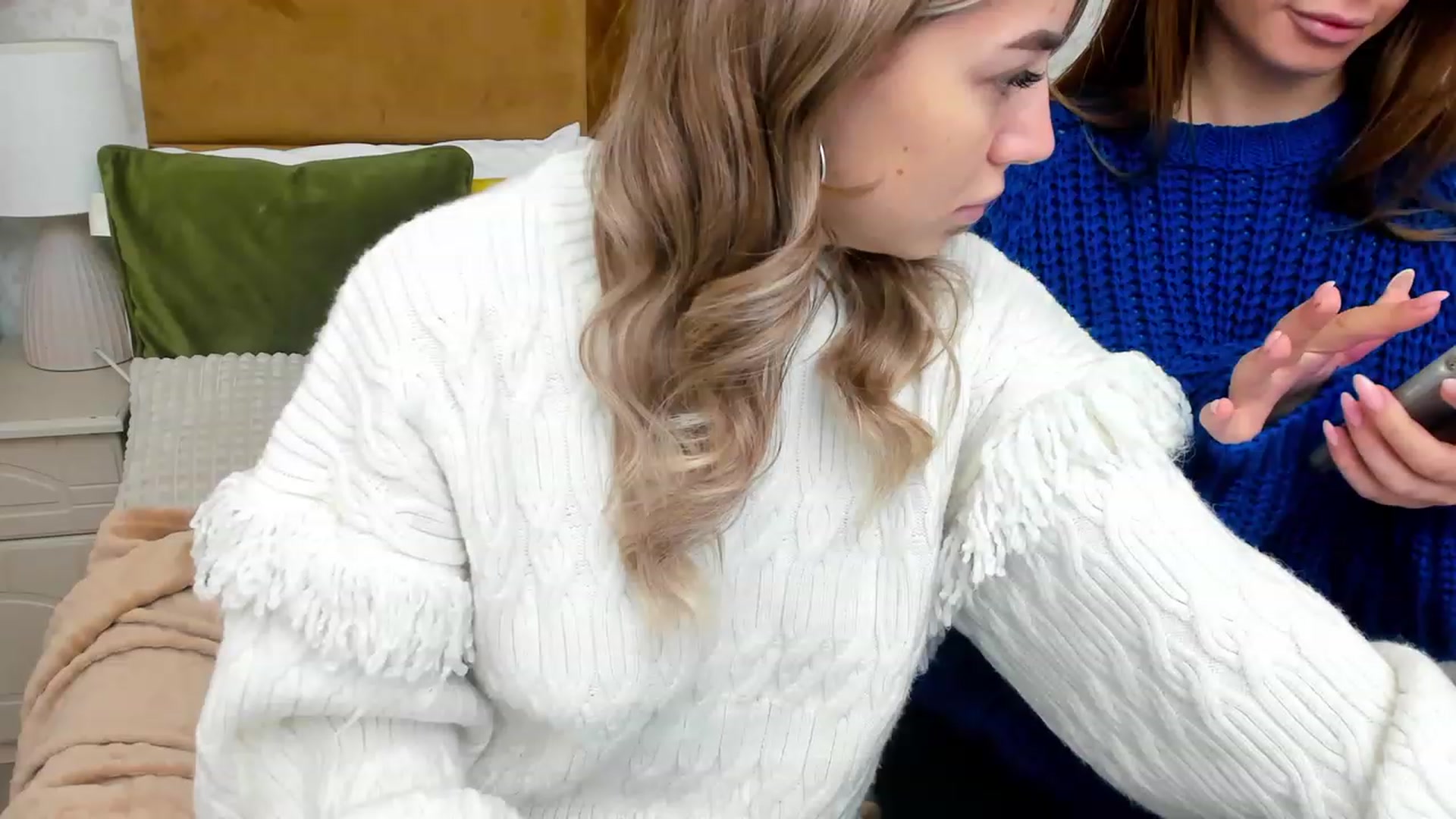 Gallery image thumbnail from AnnCutie's myfreecams stream on, 12/03/2022, 07:52 image 4 of 20