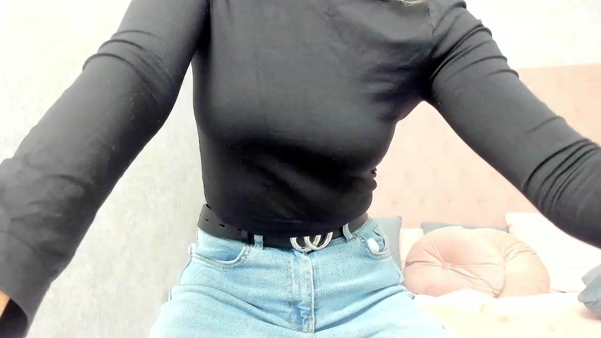 Gallery image thumbnail from AnnCutie's myfreecams stream on, 12/03/2022, 11:15 image 16 of 20