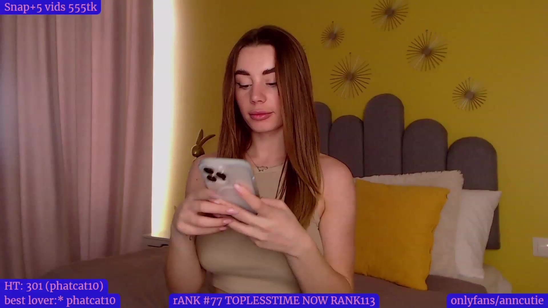 Gallery image thumbnail from AnnCutie's myfreecams stream on, 12/10/2022, 13:00 image 19 of 20