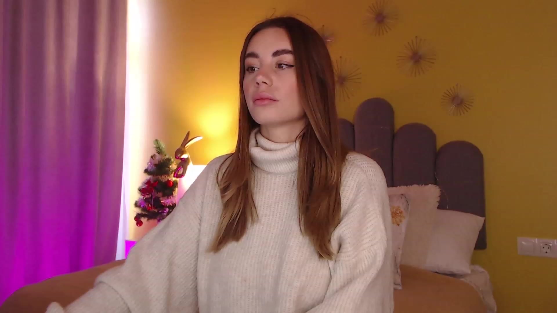 Gallery image thumbnail from AnnCutie's myfreecams stream on, 12/17/2022, 07:07 image 2 of 20