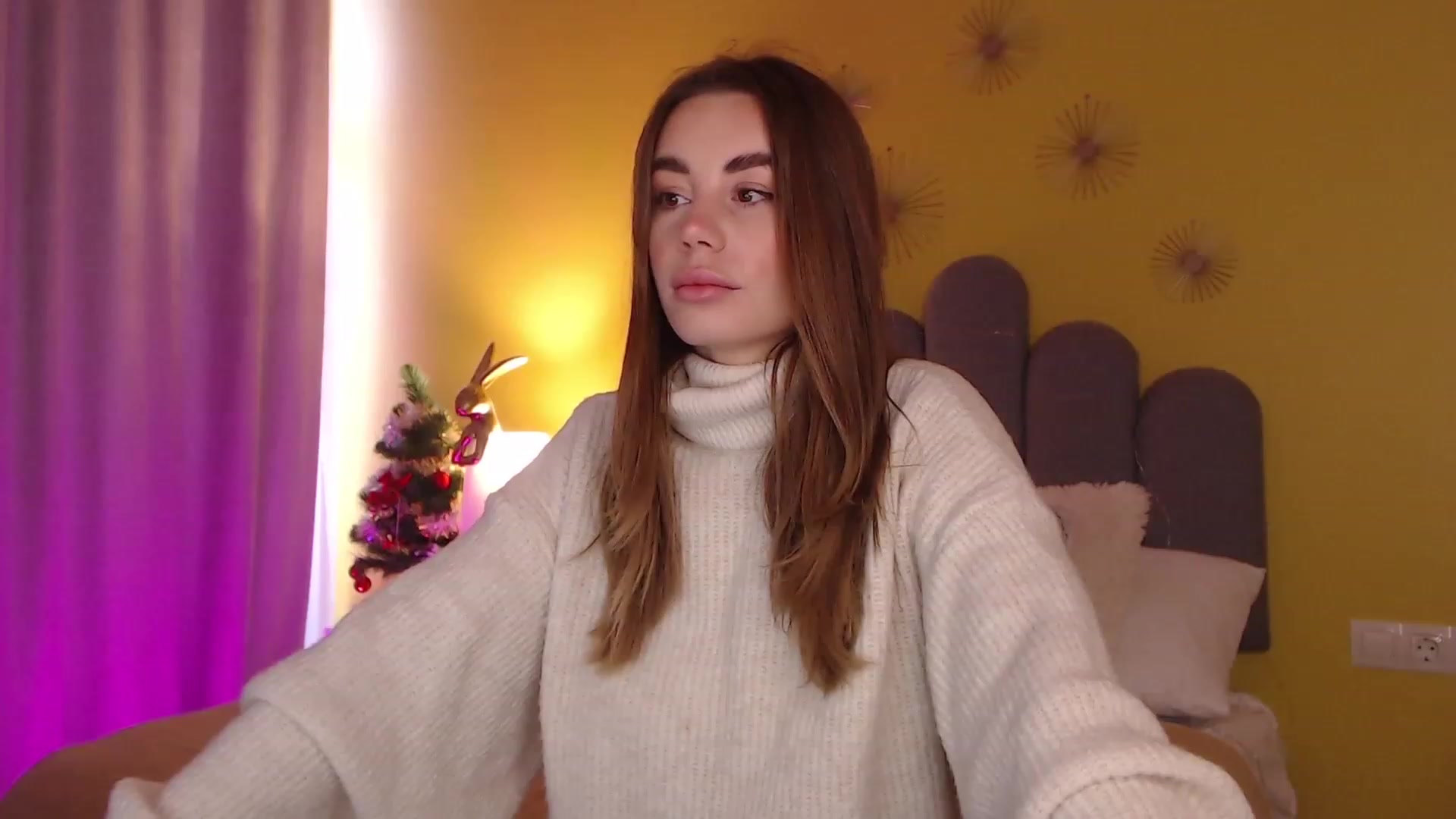 Gallery image thumbnail from AnnCutie's myfreecams stream on, 12/17/2022, 07:07 image 7 of 20