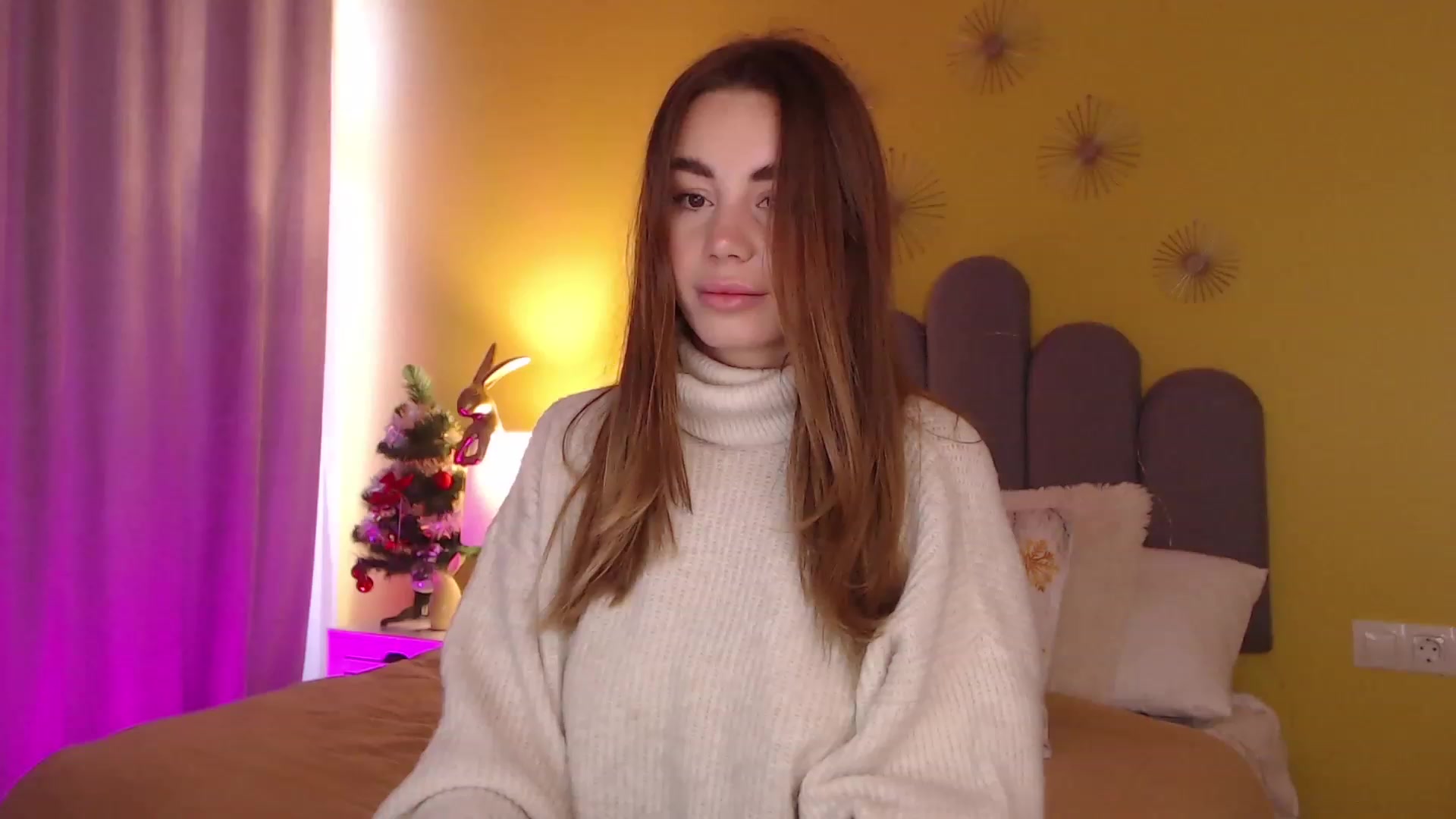 Gallery image thumbnail from AnnCutie's myfreecams stream on, 12/17/2022, 07:07 image 1 of 20