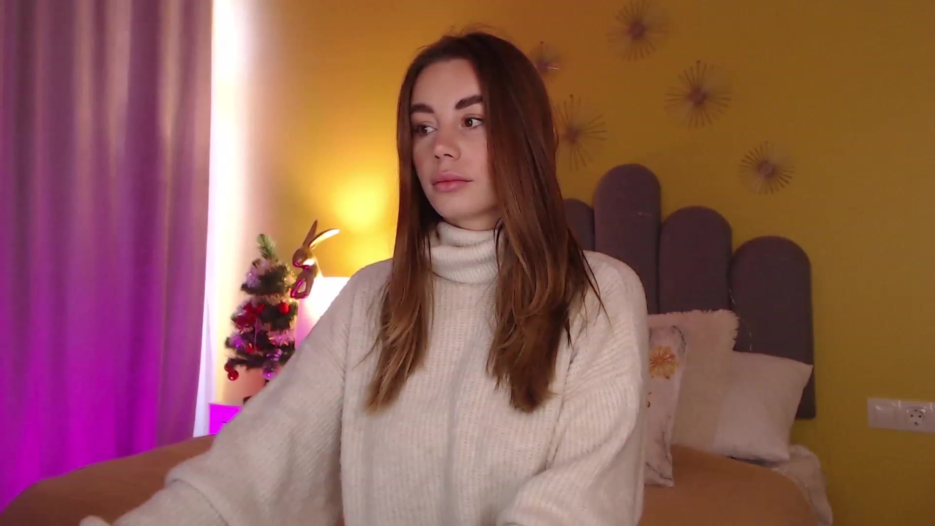 Gallery image thumbnail from AnnCutie's myfreecams stream on, 12/17/2022, 07:07 image 6 of 20
