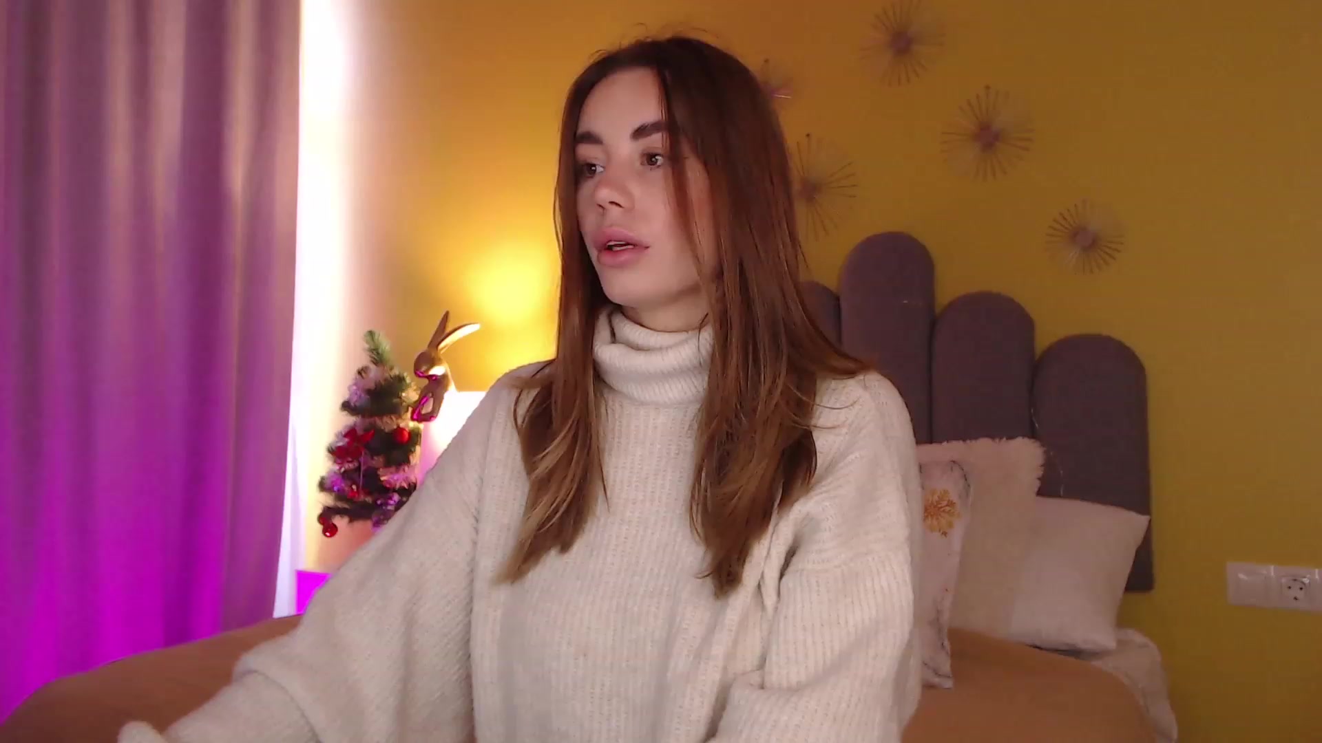 Gallery image thumbnail from AnnCutie's myfreecams stream on, 12/17/2022, 07:07 image 5 of 20