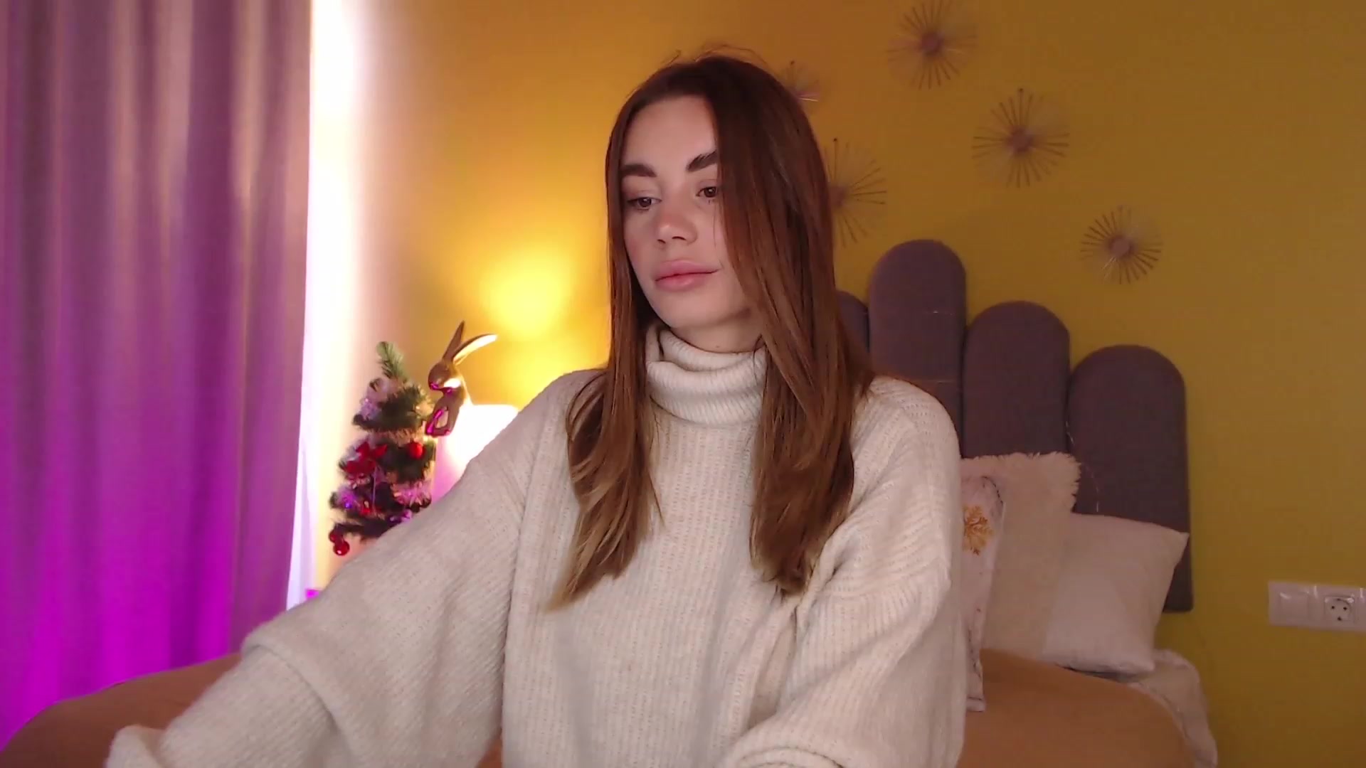 Gallery image thumbnail from AnnCutie's myfreecams stream on, 12/17/2022, 07:07 image 3 of 20