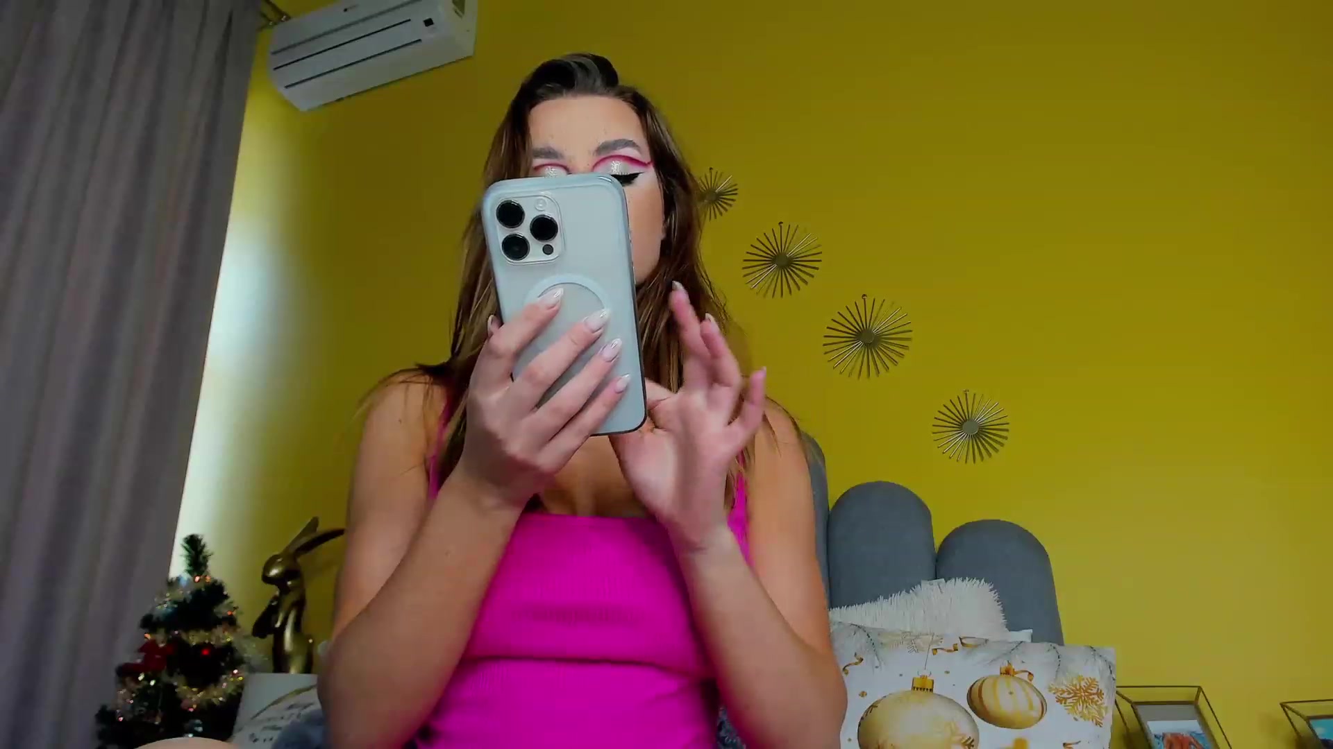 Gallery image thumbnail from AnnCutie's myfreecams stream on, 12/22/2022, 13:20 image 10 of 20