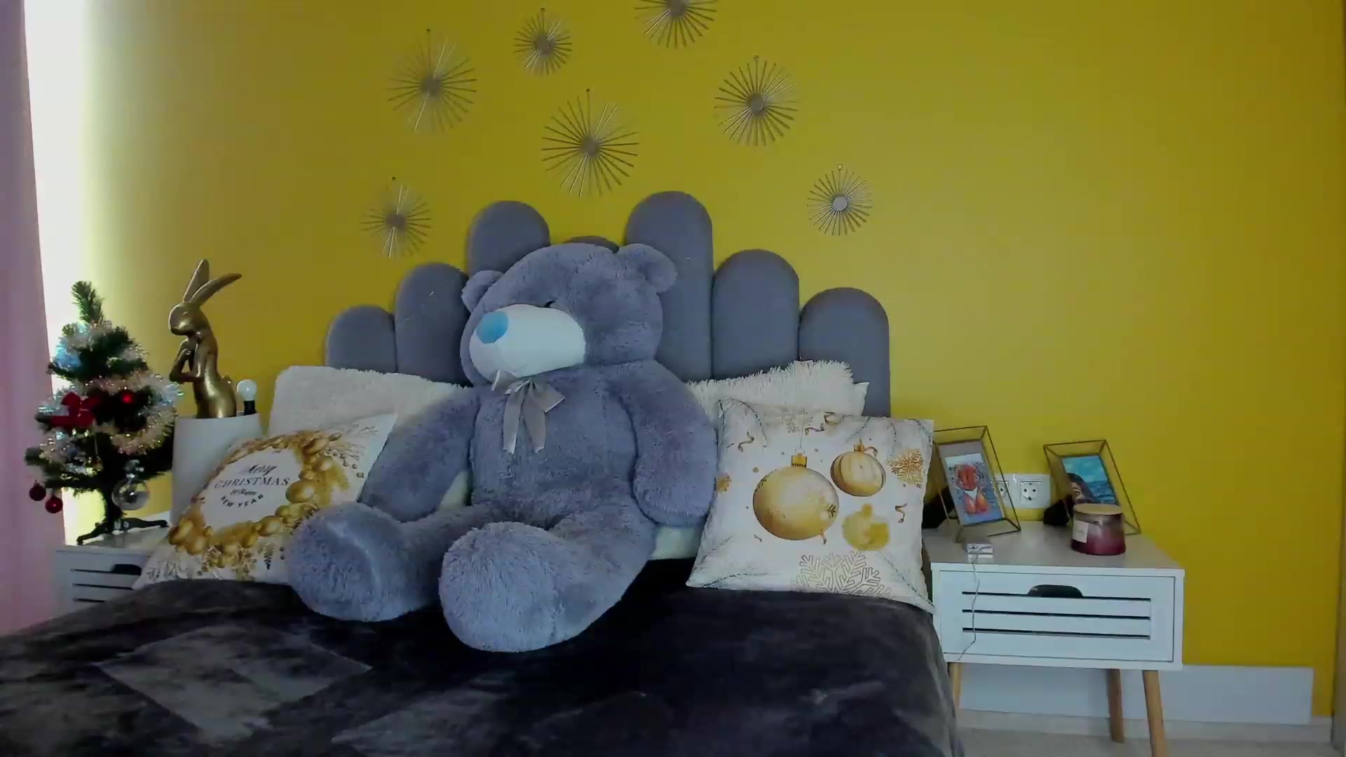 Gallery image thumbnail from AnnCutie's myfreecams stream on, 12/22/2022, 13:20 image 3 of 20