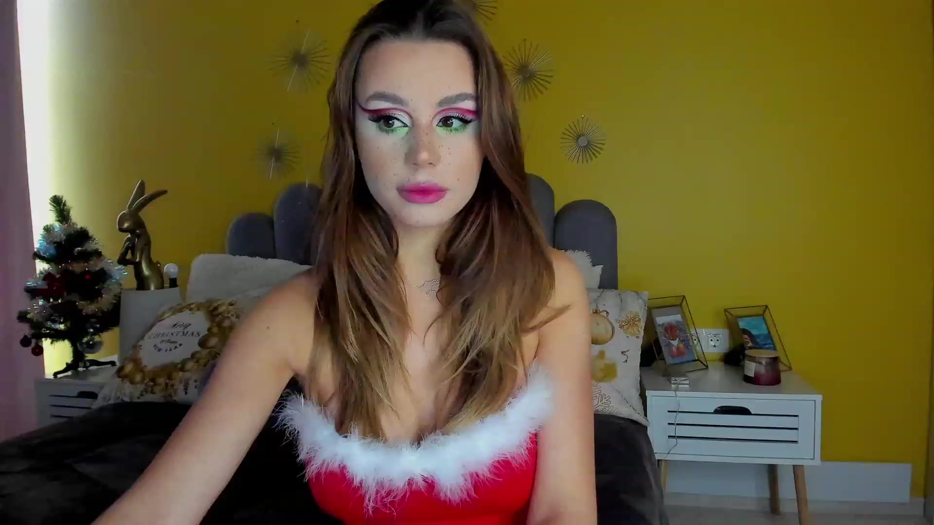 Gallery image thumbnail from AnnCutie's myfreecams stream on, 12/22/2022, 13:20 image 6 of 20