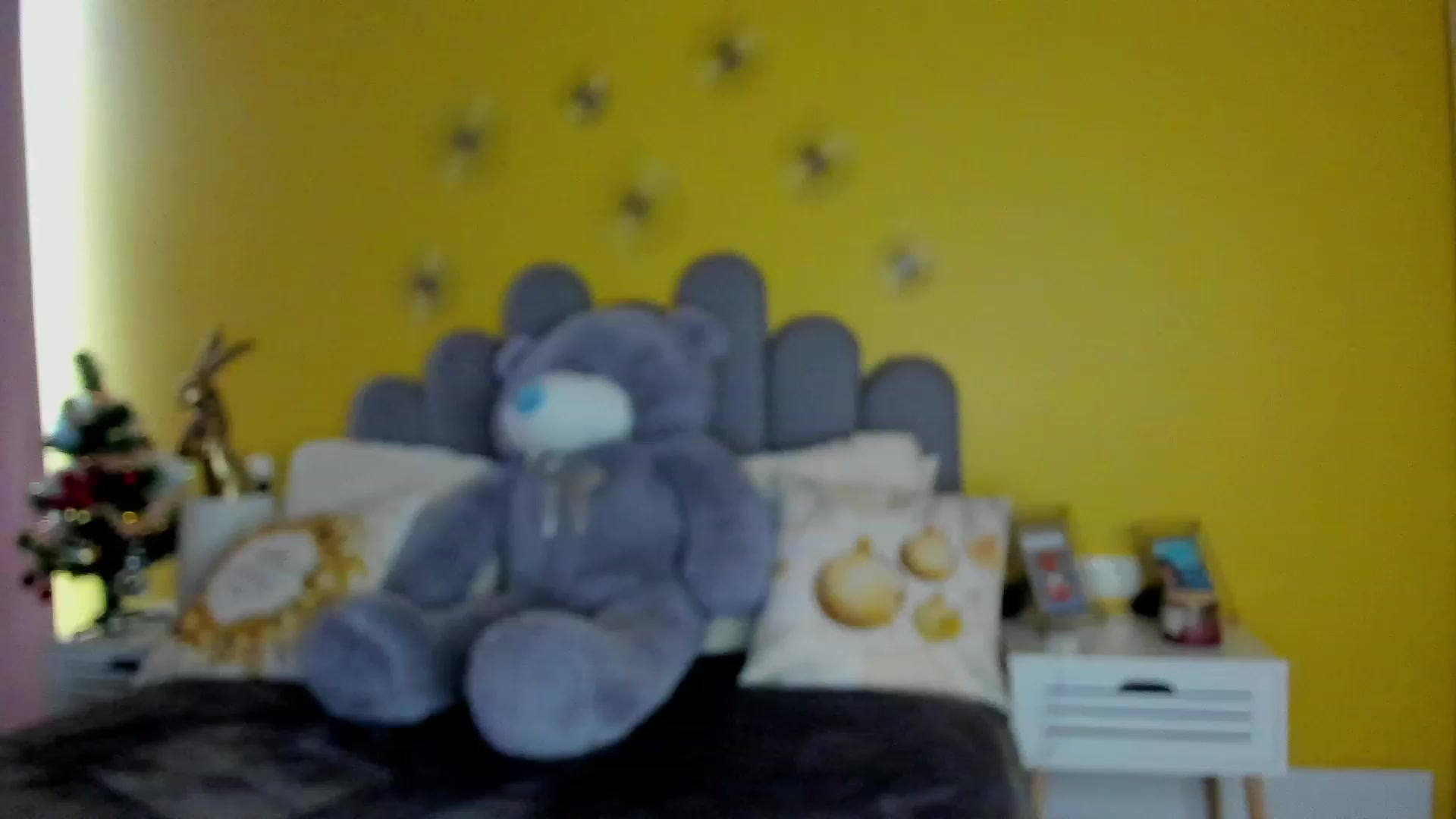 Gallery image thumbnail from AnnCutie's myfreecams stream on, 12/22/2022, 13:20 image 8 of 20