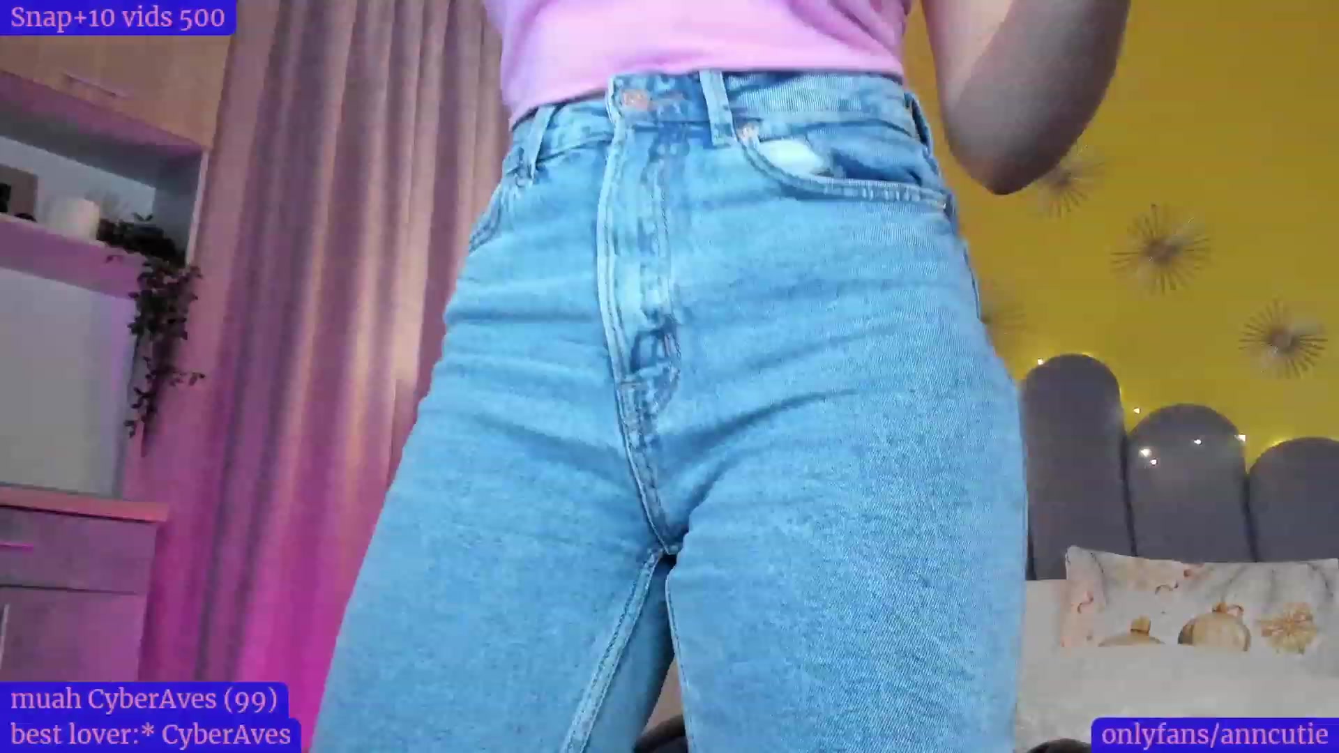 Gallery image thumbnail from AnnCutie's myfreecams stream on, 12/22/2022, 15:10 image 13 of 20