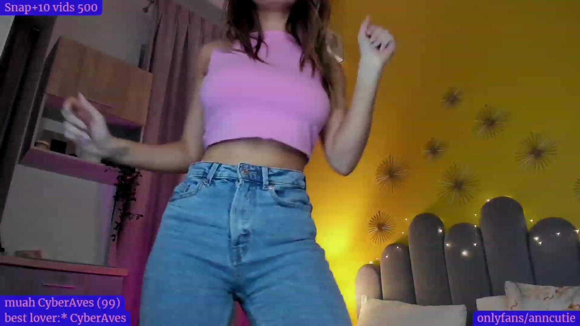 Gallery image thumbnail from AnnCutie's myfreecams stream on, 12/22/2022, 15:10 image 17 of 20