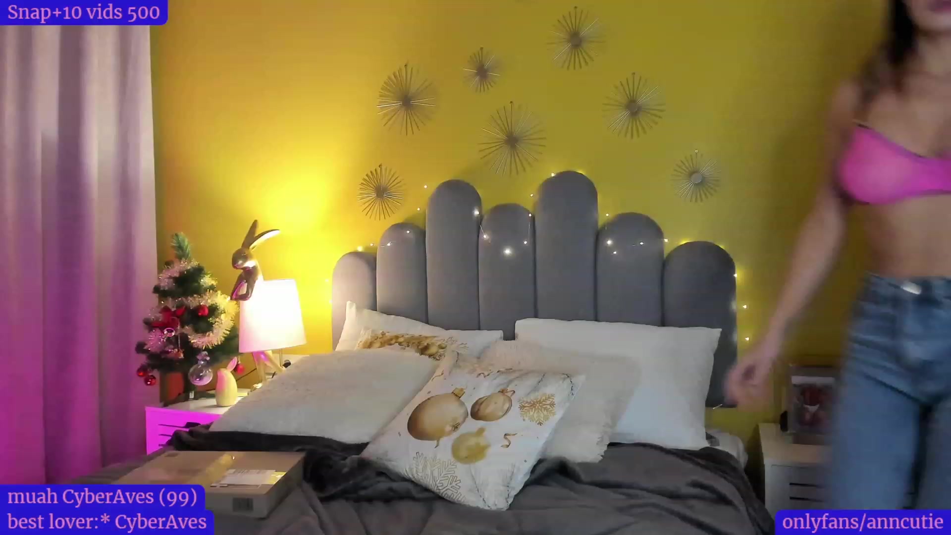 Gallery image thumbnail from AnnCutie's myfreecams stream on, 12/22/2022, 15:57 image 4 of 20