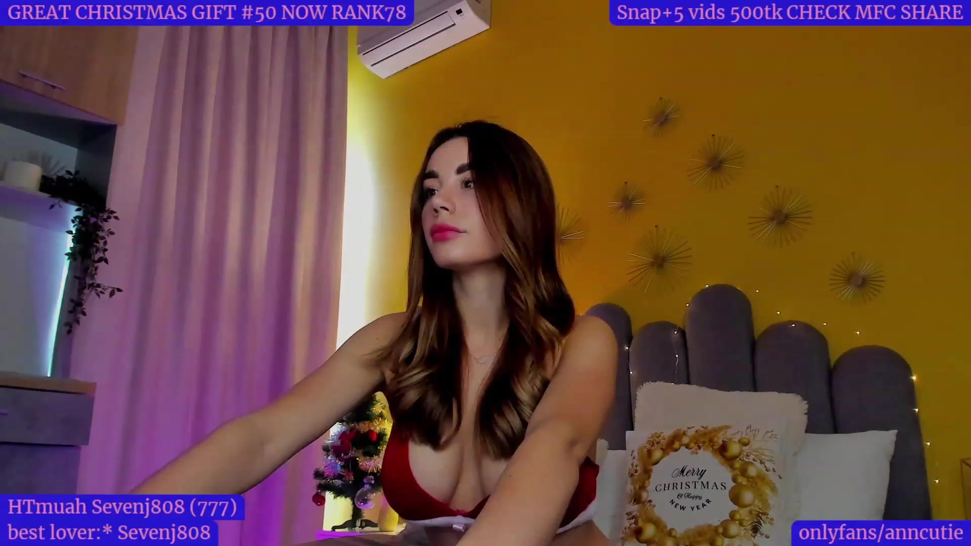Gallery image thumbnail from AnnCutie's myfreecams stream on, 12/25/2022, 09:10 image 13 of 20