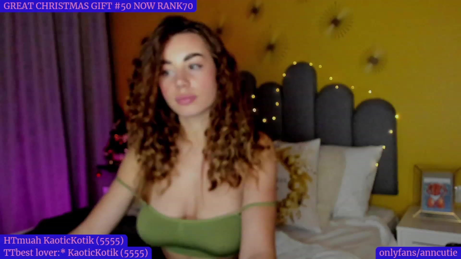 Gallery image thumbnail from AnnCutie's myfreecams stream on, 12/28/2022, 18:37 image 2 of 20