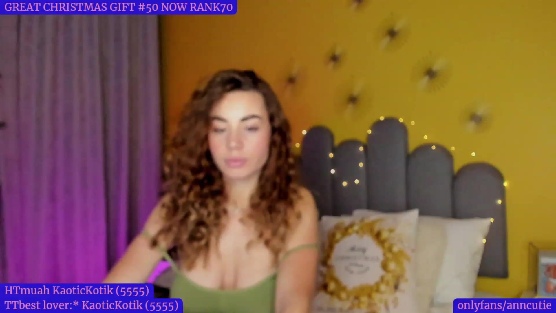 Gallery image thumbnail from AnnCutie's myfreecams stream on, 12/28/2022, 19:30 image 13 of 20