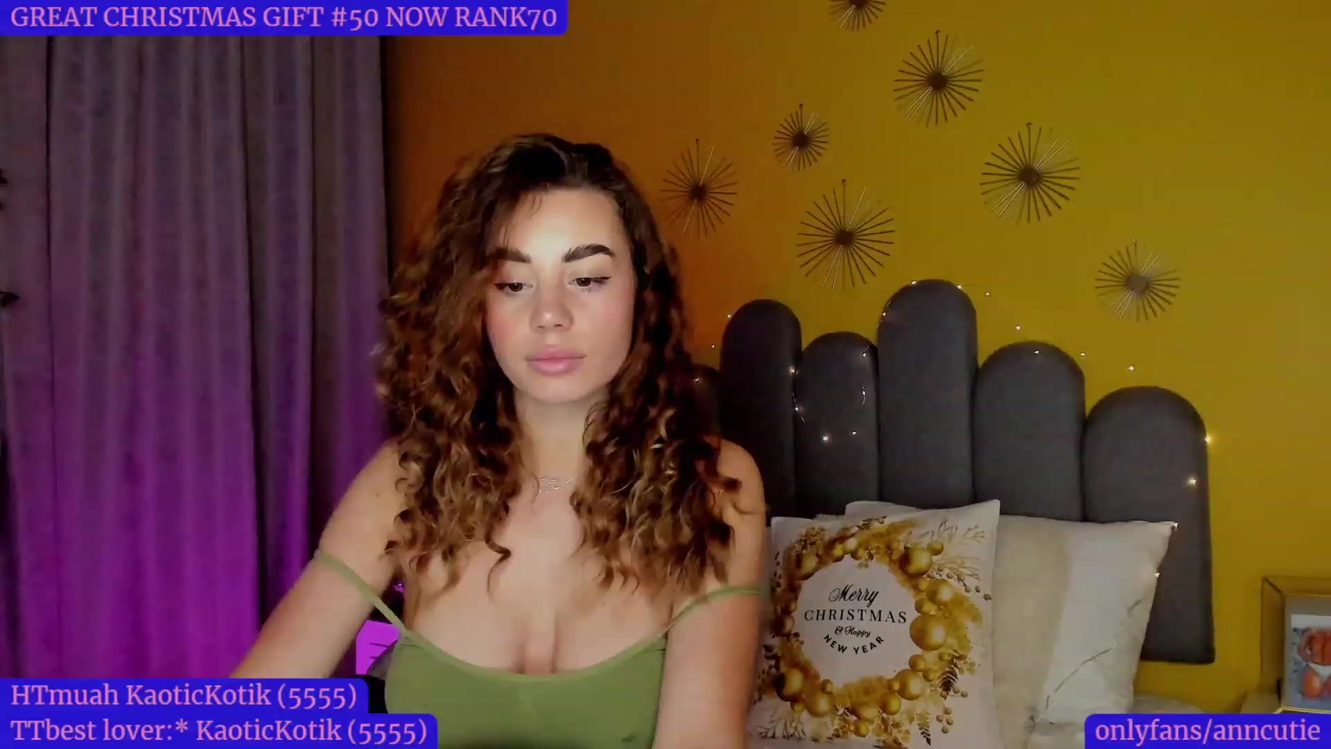 Gallery image thumbnail from AnnCutie's myfreecams stream on, 12/28/2022, 19:30 image 10 of 20