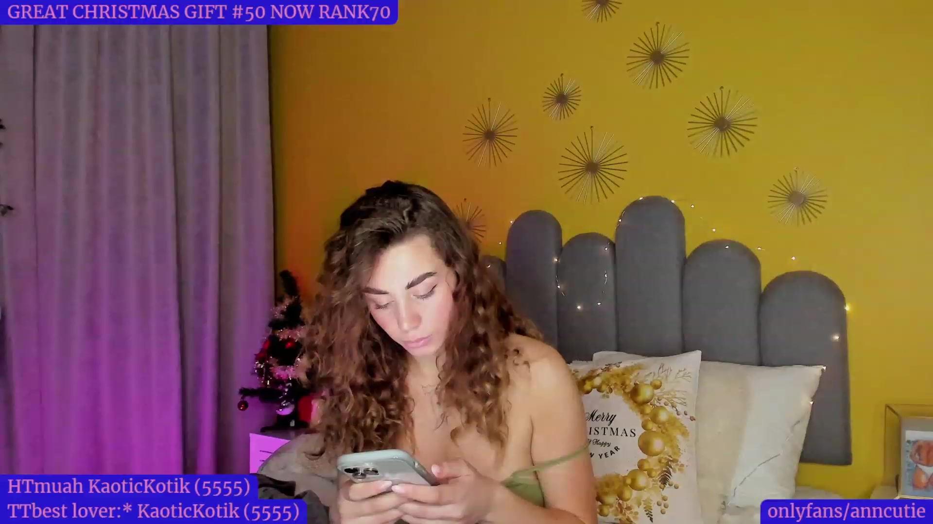 Gallery image thumbnail from AnnCutie's myfreecams stream on, 12/28/2022, 19:30 image 14 of 20