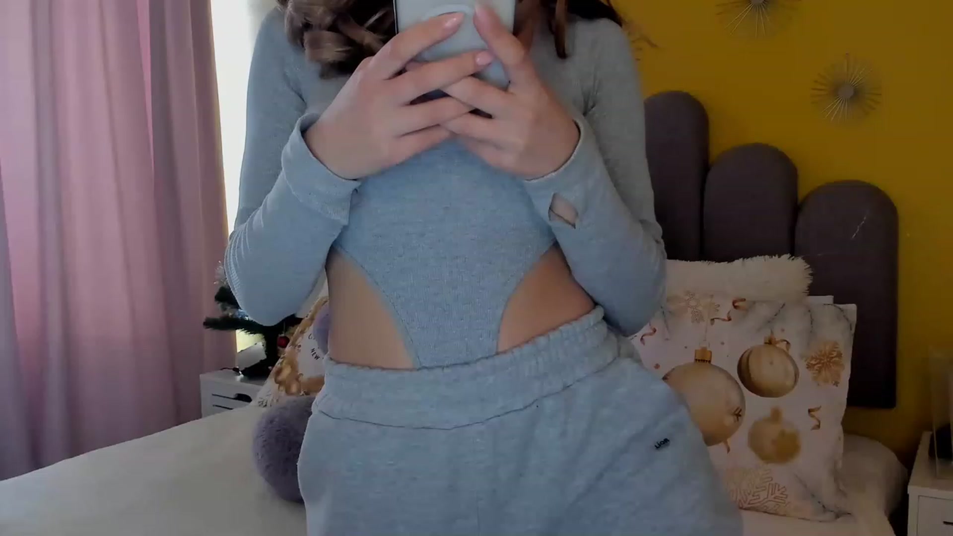 Gallery image thumbnail from AnnCutie's myfreecams stream on, 12/29/2022, 12:57 image 9 of 20