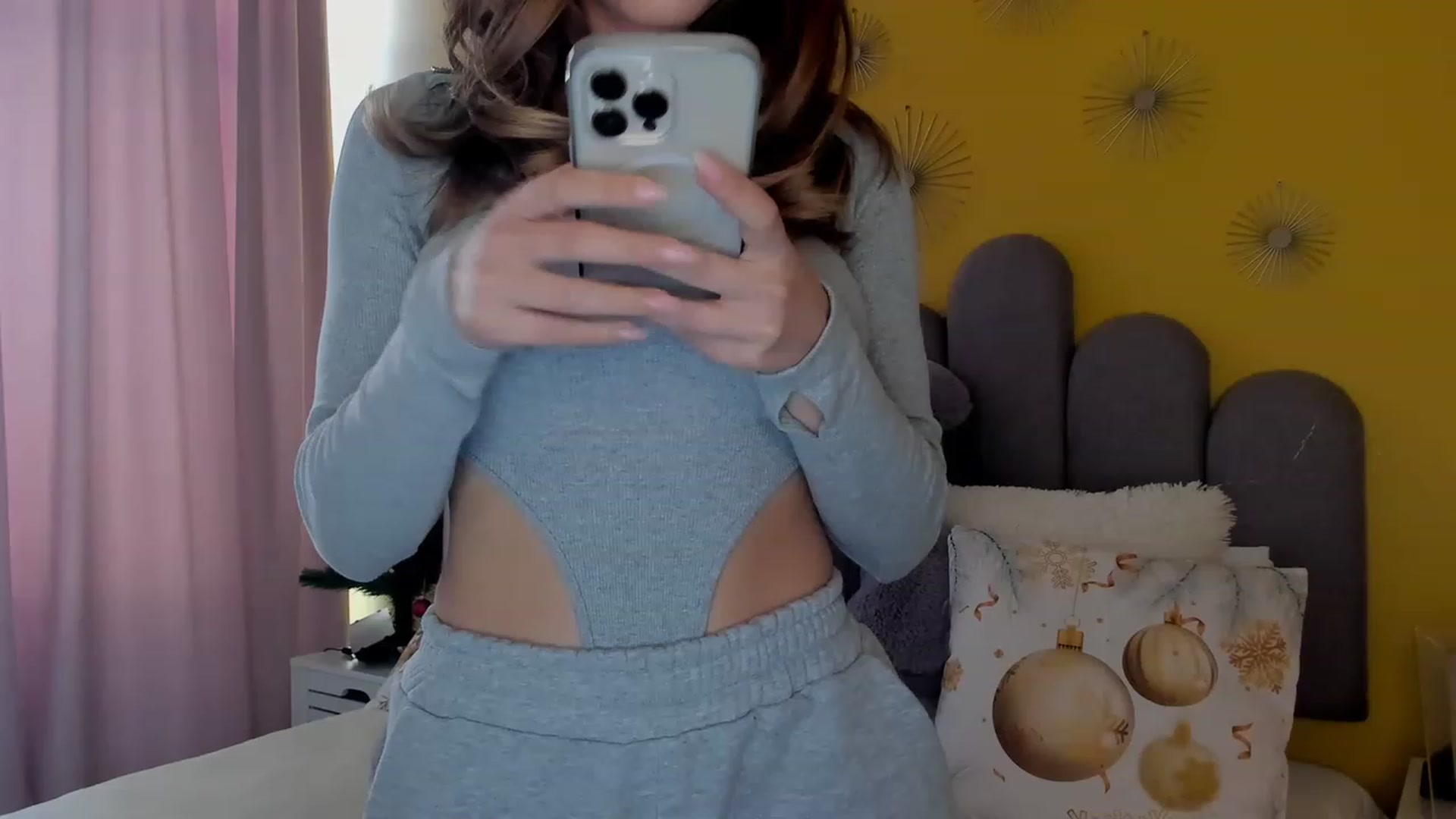 Gallery image thumbnail from AnnCutie's myfreecams stream on, 12/29/2022, 12:57 image 14 of 20
